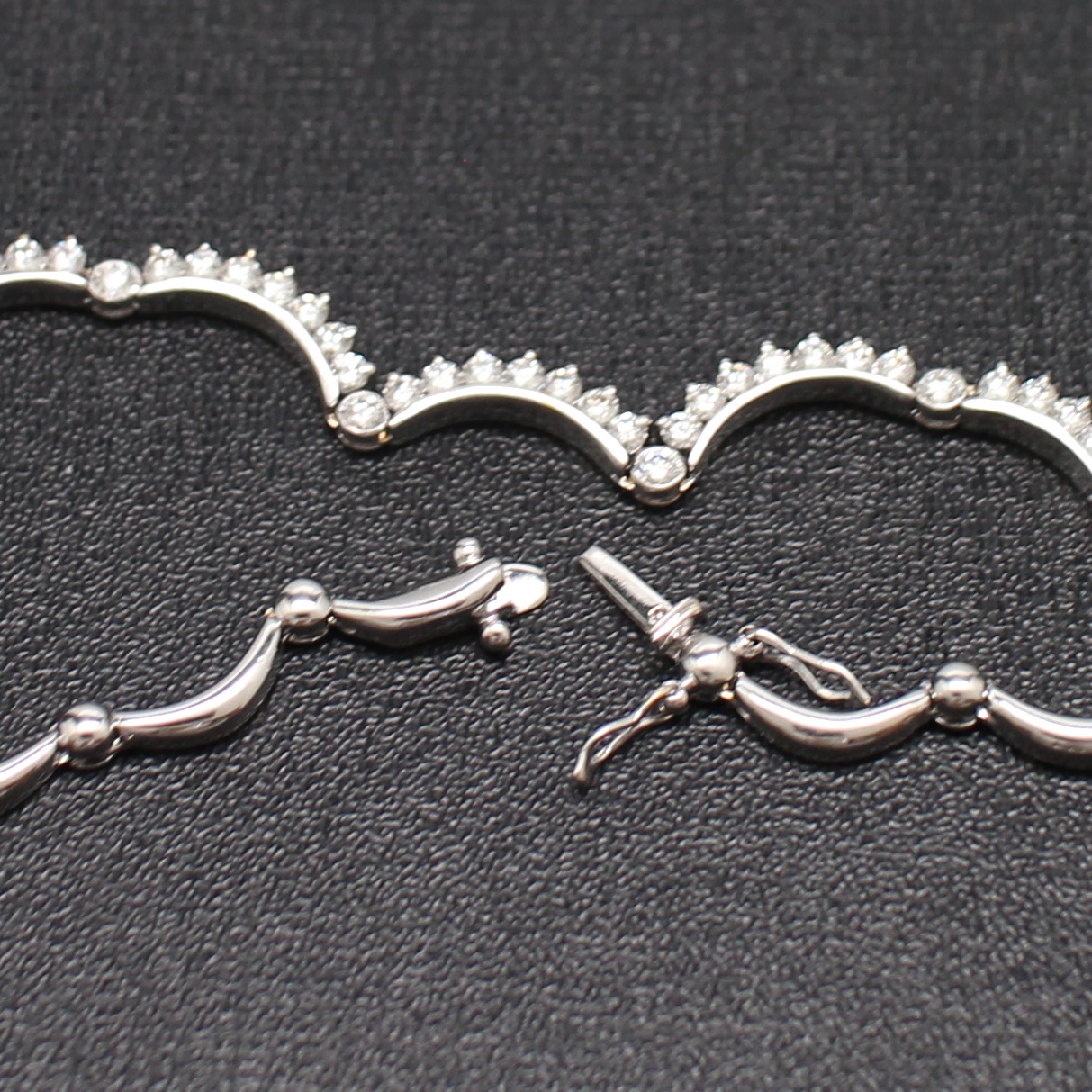 NL25031 สร้อยคอเพชรครึ่งเส้น เพชรแท้ 63 เม็ด 2.52 กะรัต และ 8 เม็ด 0.40 กะรัต ทองแท้ 18k นน.รวม 22.1 กรัม ยาว 18 นิ้ว