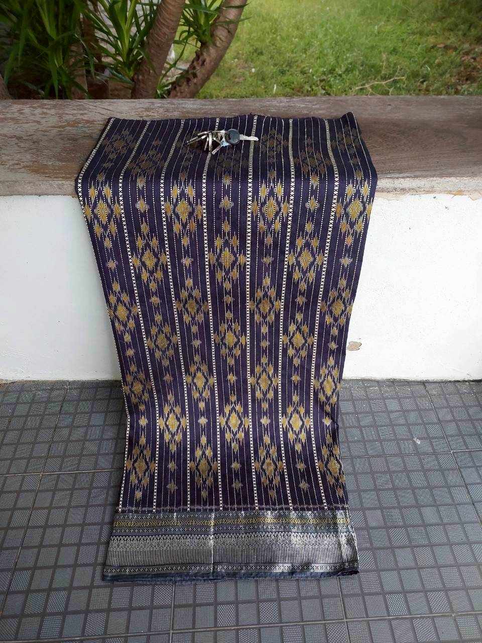 ซิ่นผ้าไหม ต่อตีนตวย(เย็บถุงแล้ว) ไหมแท้ ขนาด 113x200ซม.สีน้ำเงินกรมท่า รหัส WN-103-102768