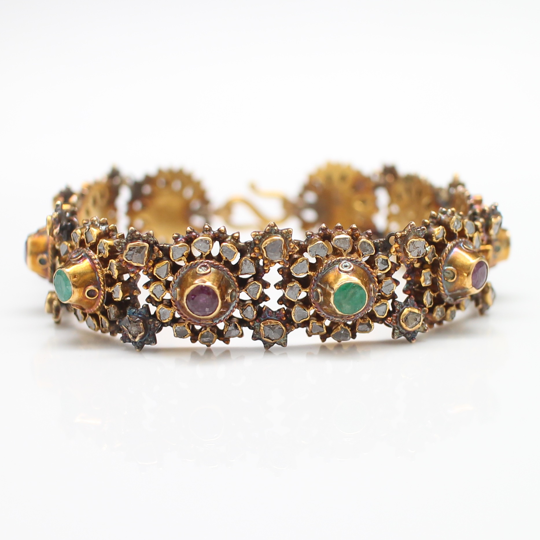 BL25104 สร้อยข้อมือพลอยสามสี ทับทิม มรกต เพชรซีก ทองแท้ 90% นน.รวม 48.9 กรัม ยาว 19 ซม.
