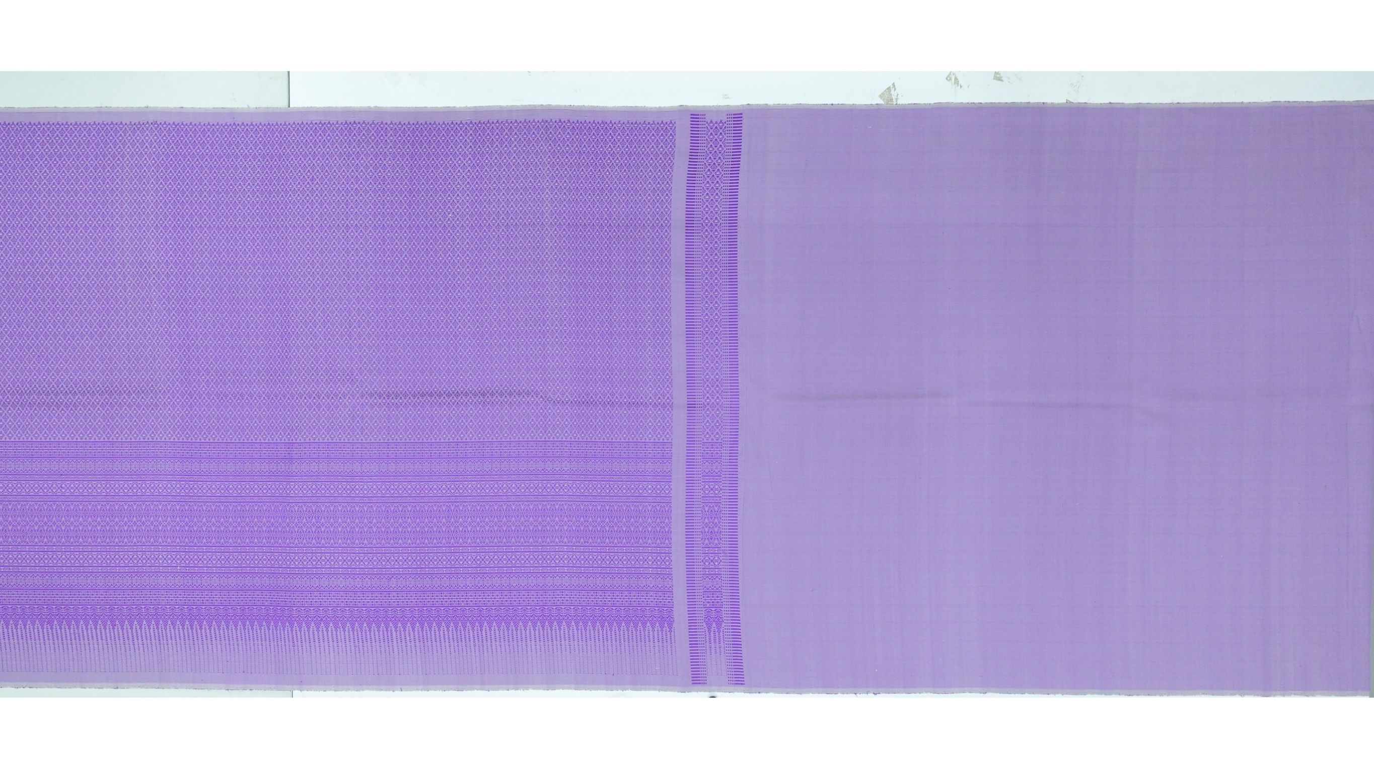 (ผ้าชุด)ไหมยกดอกสุรินทร์ ขนาด 1x4เมตร (ลาย 2เมตร+สีพื้น 2เมตร) สีม่วง รหัส N10-ME-66-0822675