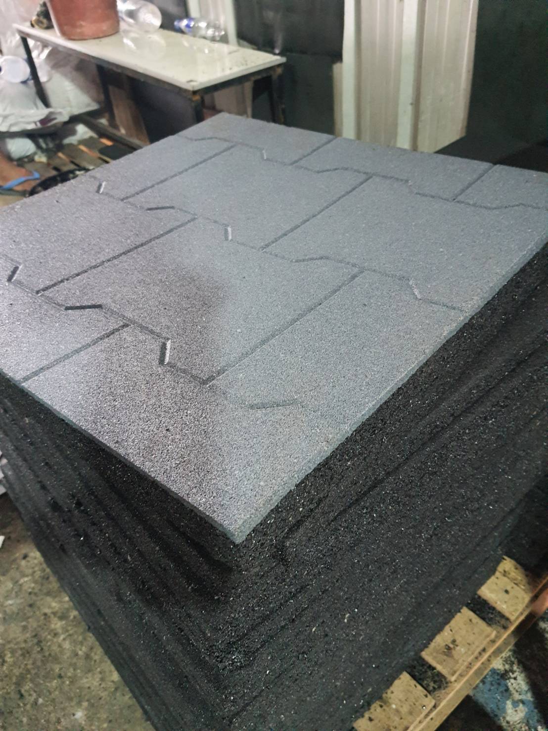 แผ่นยางปูพื้นคอกม้าบล็อคยาง หนา25mmชนิดหนาแน่นพิเศษ