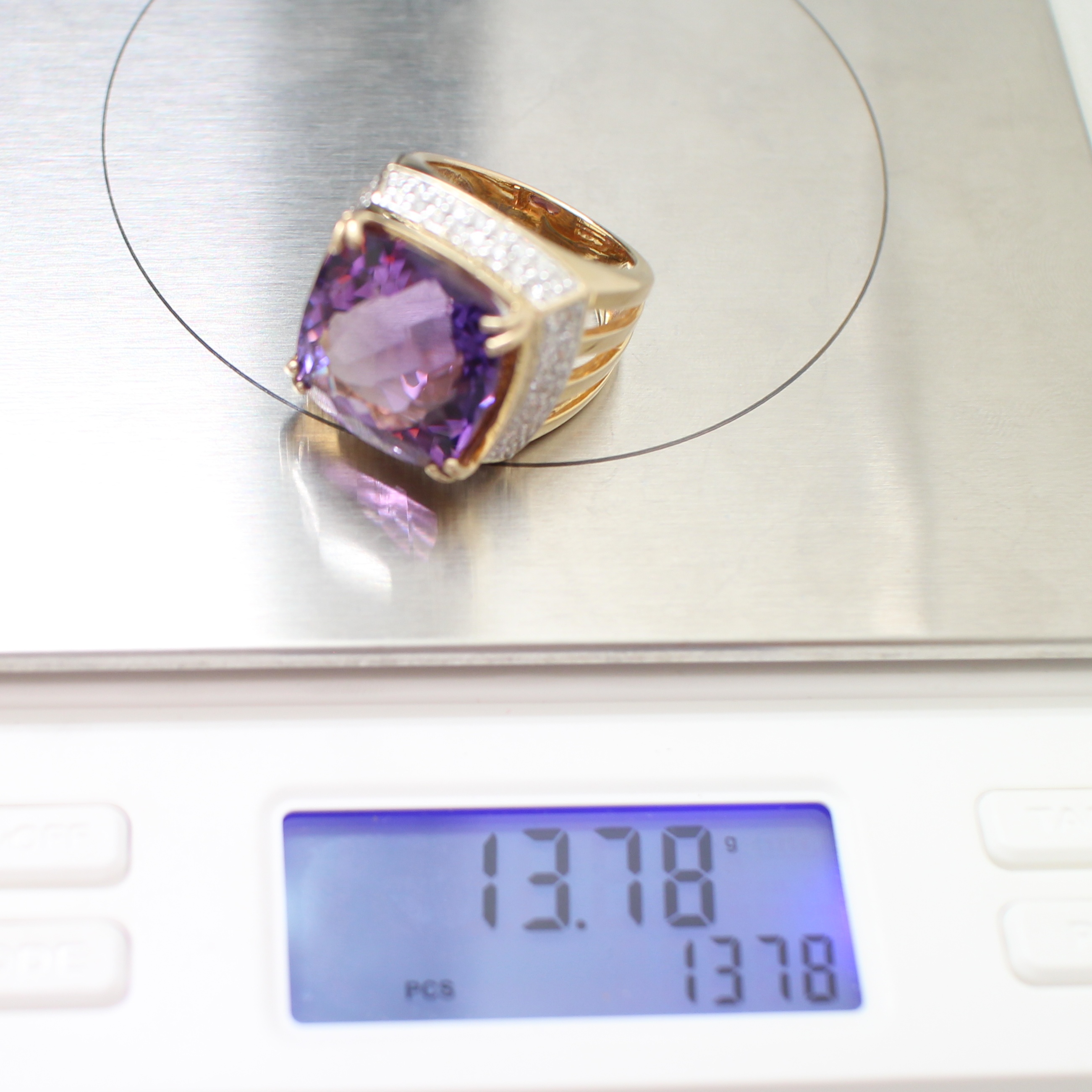 RG250592 แหวนอะเมทิสล้อมเพชร เพชรแท้ 0.68 กะรัต อะเมทิส 15.2 กะรัต ทองแท้ 9k นน.รวม 13.78 กรัม ขนาดแหวน 52
