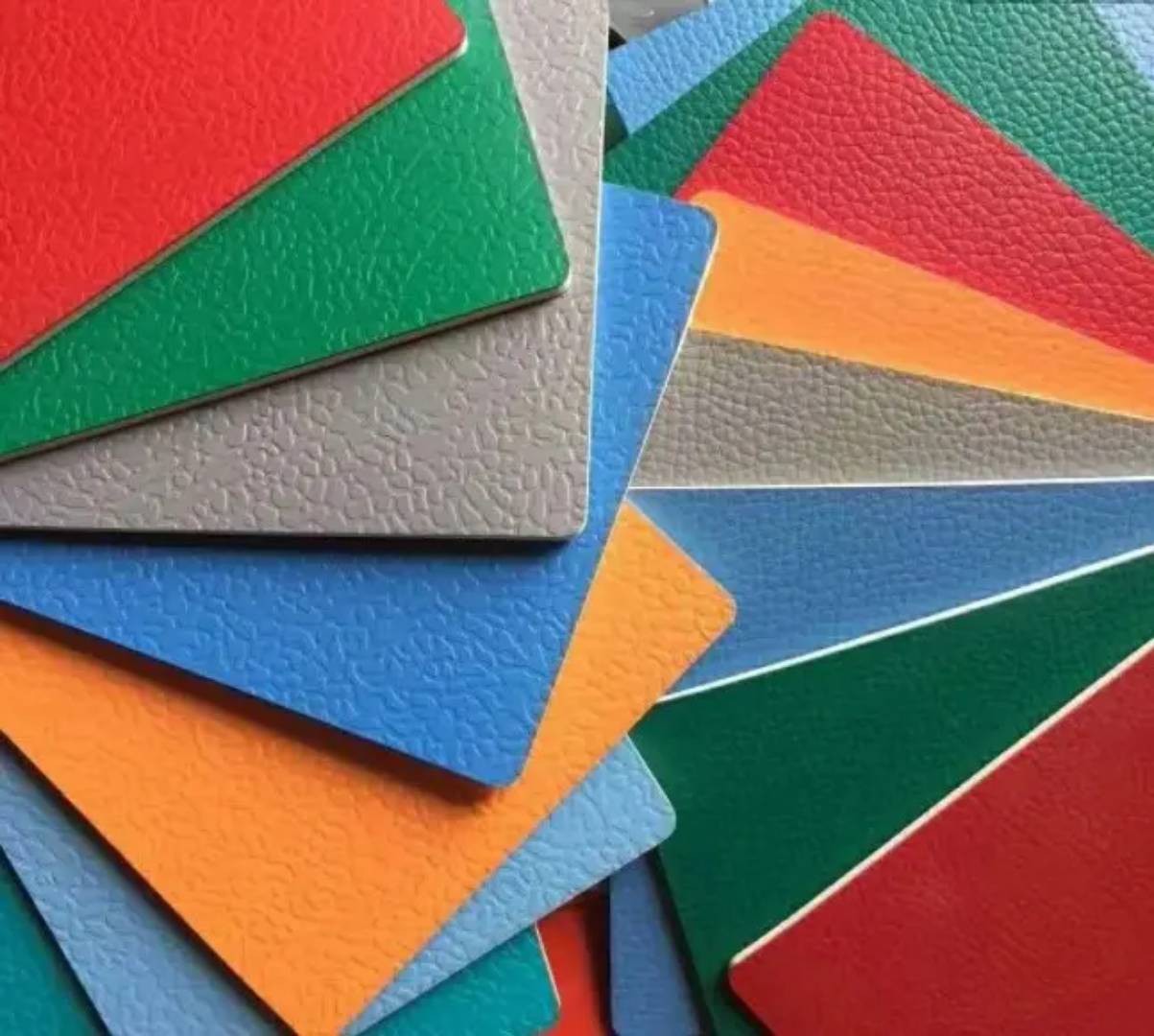 พื้นสนามบาส ไวนิลpvc ใช้ในร่ม รับแรงกระแทกได้ดี