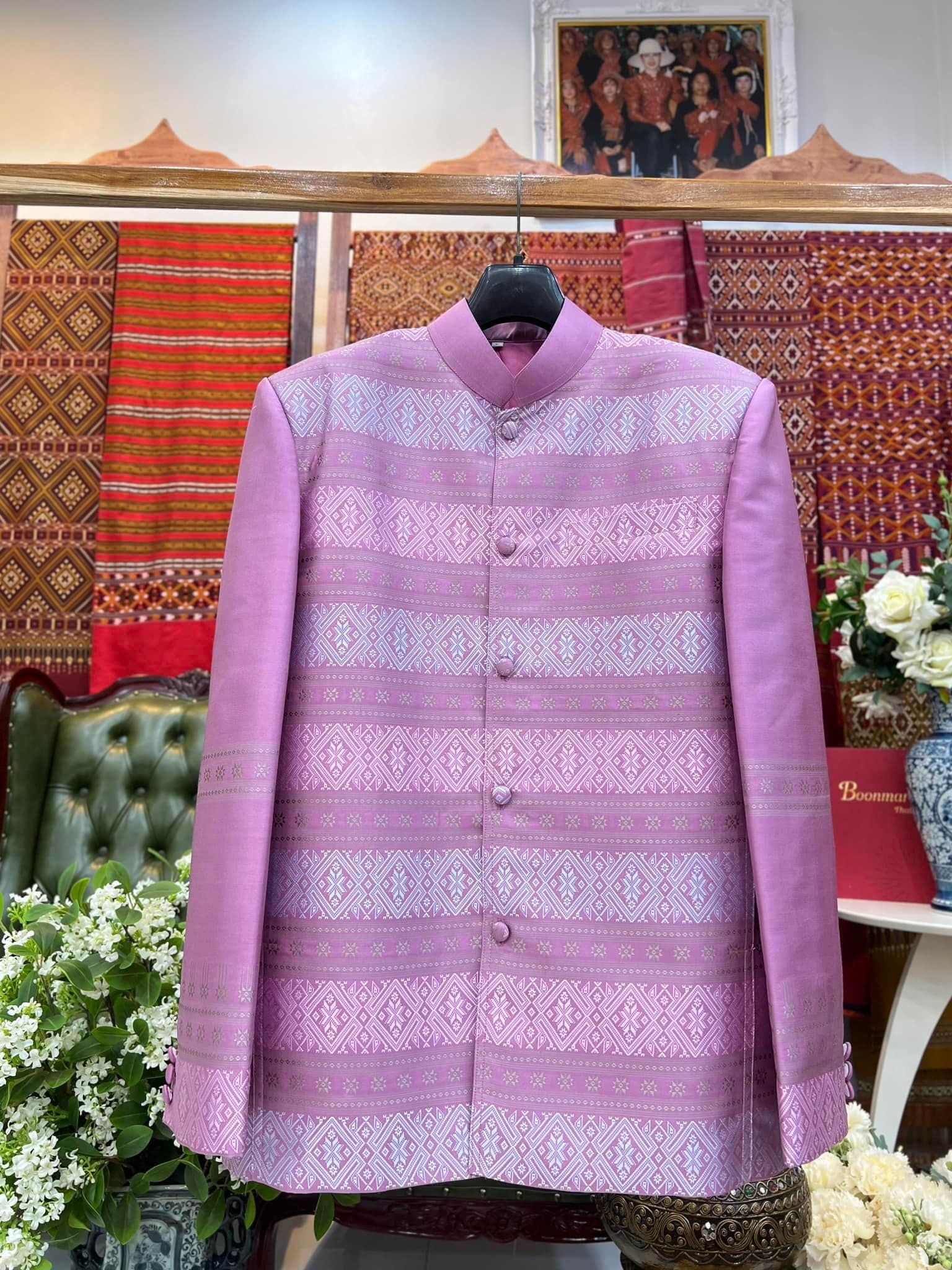 เสื้อสูทคอพระราชทาน แขนยาว ไหมแพรวา โทนสีชมพูนม รหัส DM-BM-1128673