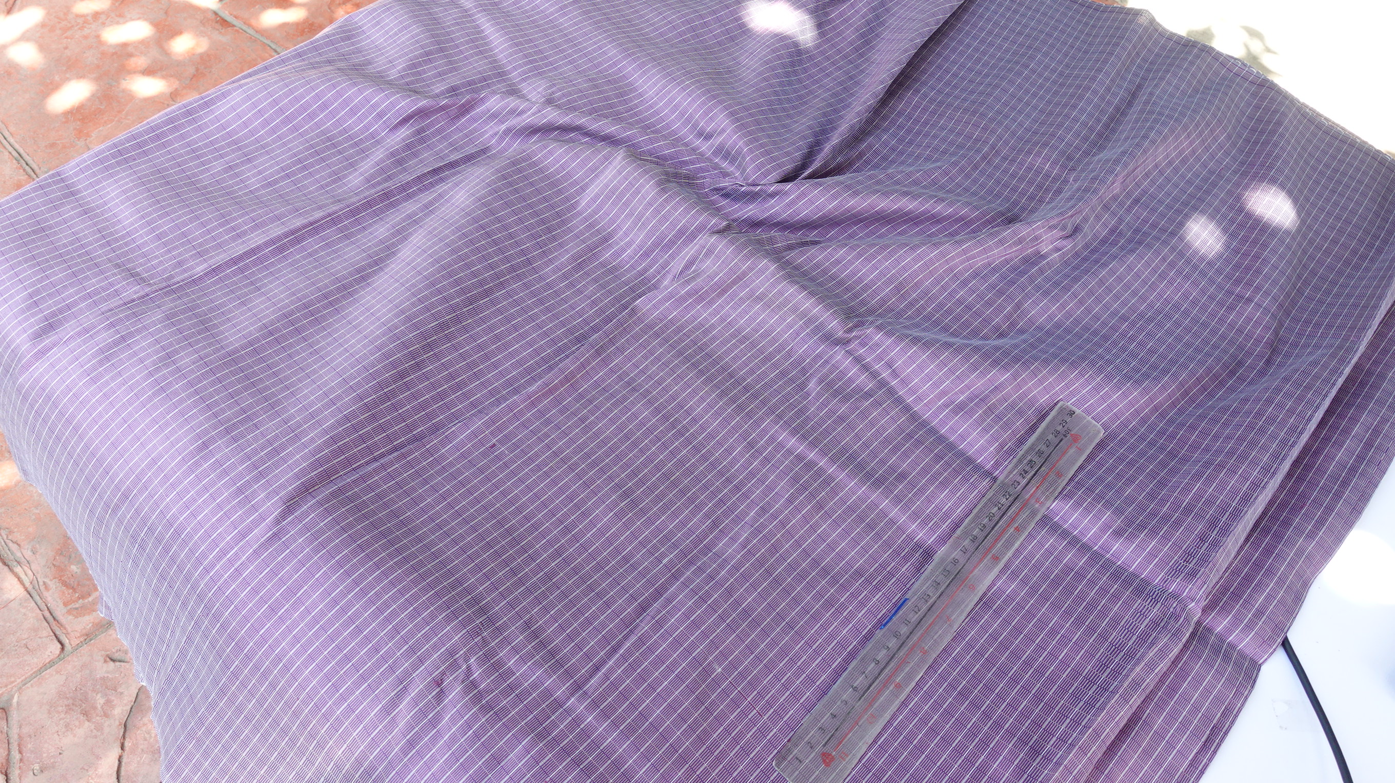 ผ้าไหมลายเกล็ดเต่า ไหมแท้ สีม่วง ตัดขายเป็นเมตร รหัส R1D-76-P3918