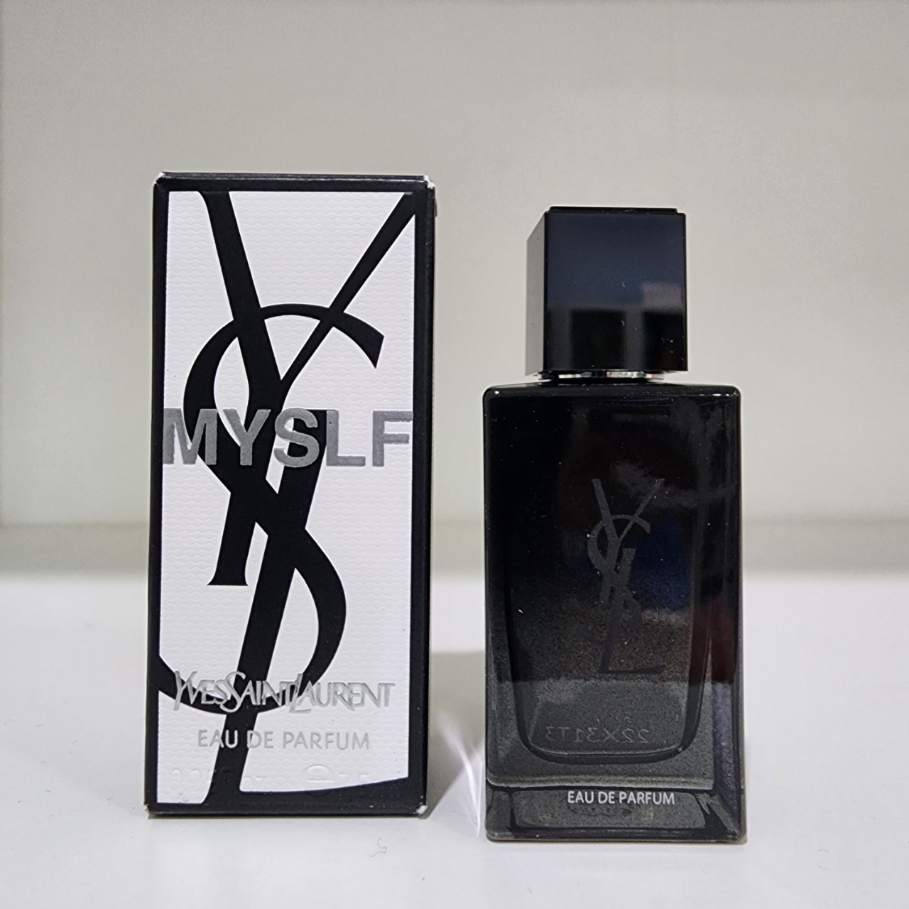 น้ำหอมจิ๋วมินิ YSL MYSLF Eau de Parfum 7.5ml แบบแต้มมีกล่อง ( Mini Perfume น้ำหอมขนาดพกพา) น้ำหอมจิ๋วมินิ ขวดน่ารัก ตั้งโชว์ก็สวย พกพาก็สะดวก หัวแต้มตามจุดชีพจร