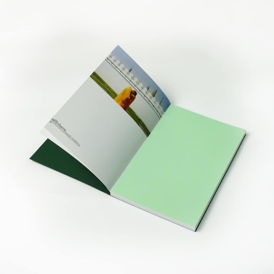 หนังสือภาพ "คู่มือท่องเที่ยววัดพระแก้ว" โดย อาทิตย์ เลิศรักษ์มงคล