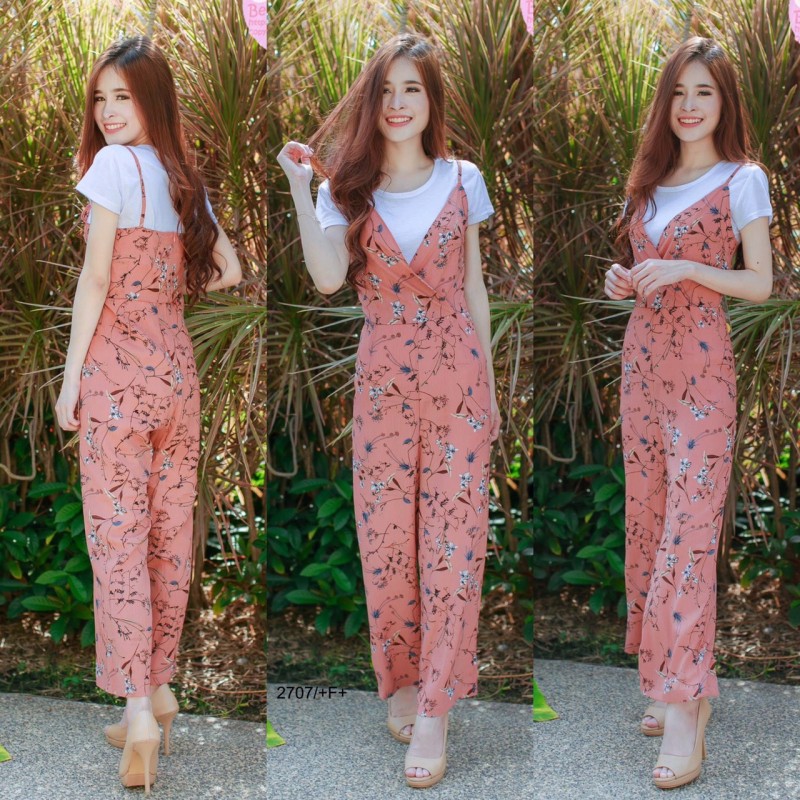 เซต 2 ชิ้นเสื้อยืดสีขาว+เอี้ยมกางเกงสายเดี่ยว ลายดอก TW2707