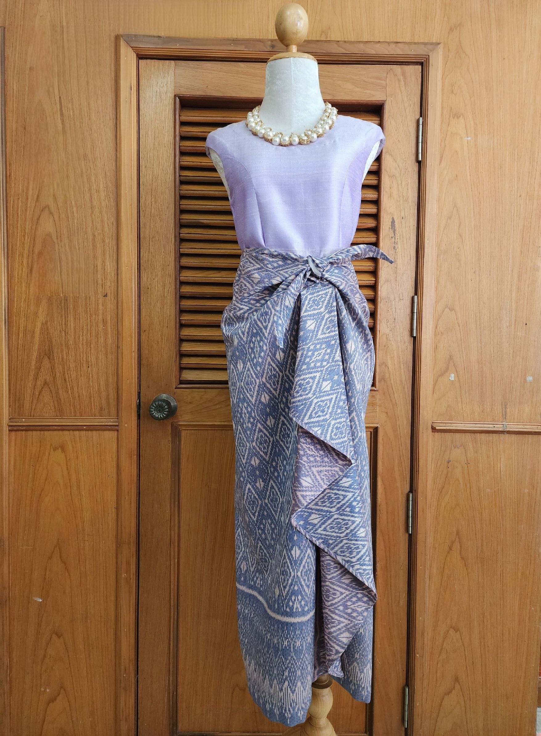 สั่งตัดเย็บ ผ้าถุงจับจีบหน้านาง ทวิส จับจีบเฉียง (ไม่รวมผ้า) รหัส CUT-ST1213653