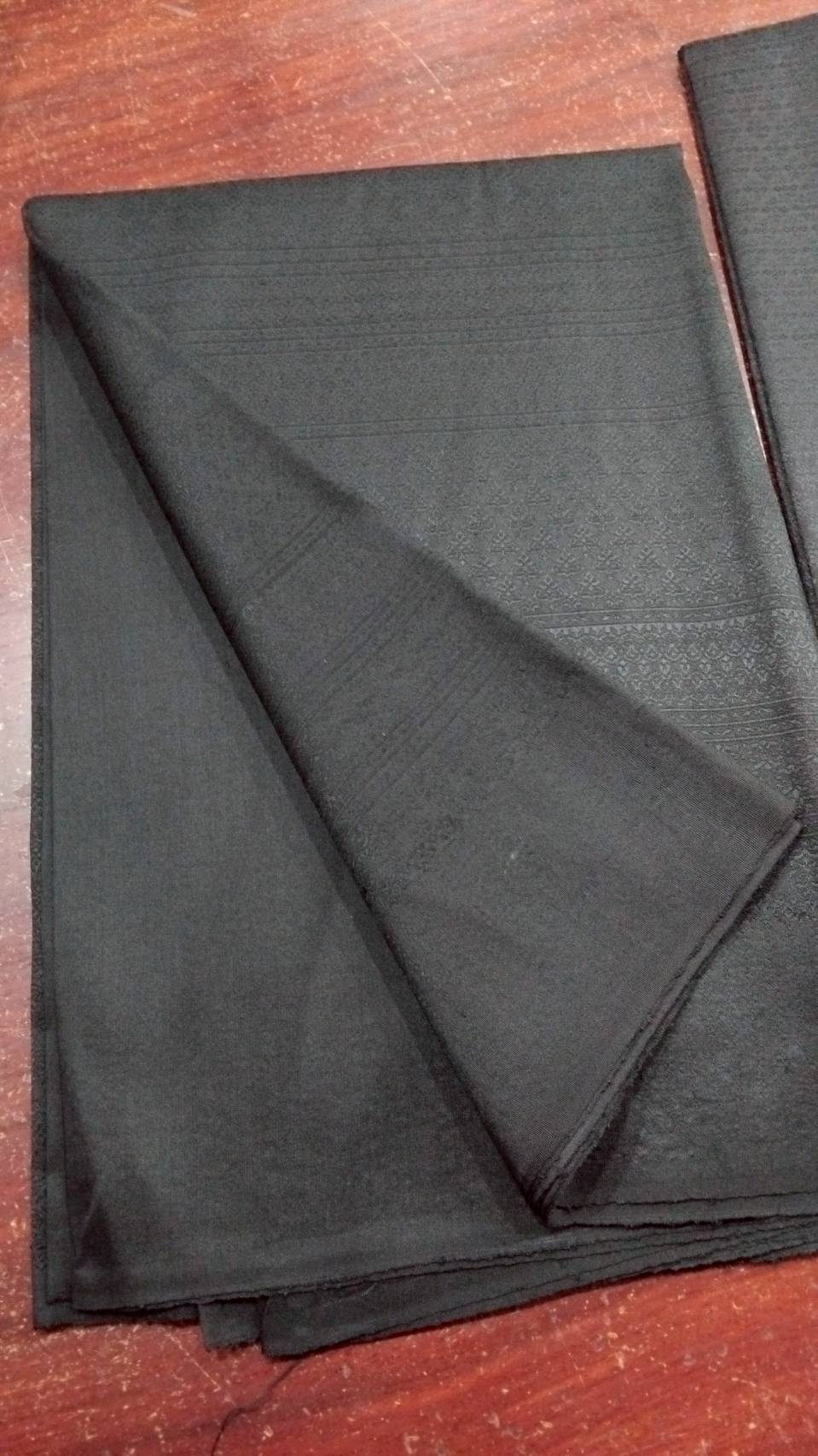 (ผ้าชุด)ไหมยกสุรินทร์ ขนาด 1x4เมตร (ลาย 2เมตร+สีพื้น 2เมตร) สีดำสนิท รหัส N10-NY-0311681