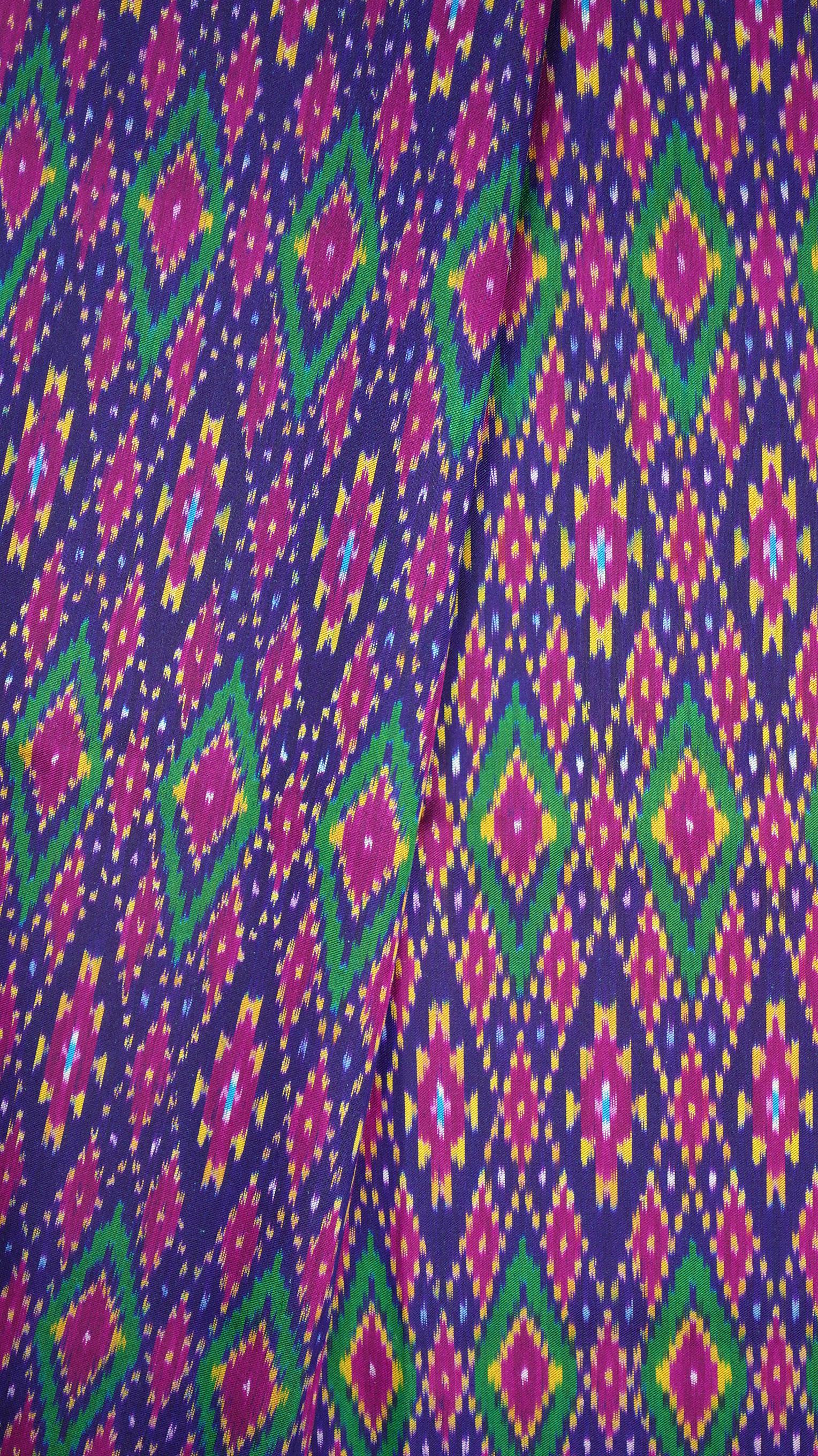 (ผ้าชุด)ไหมมัดหมี่ 3ตะกอ ไหมแท้ (ผ้าลาย 2เมตร+สีพื้น2เมตร) โทนสีม่วง รหัส M3-ME-066-1222676