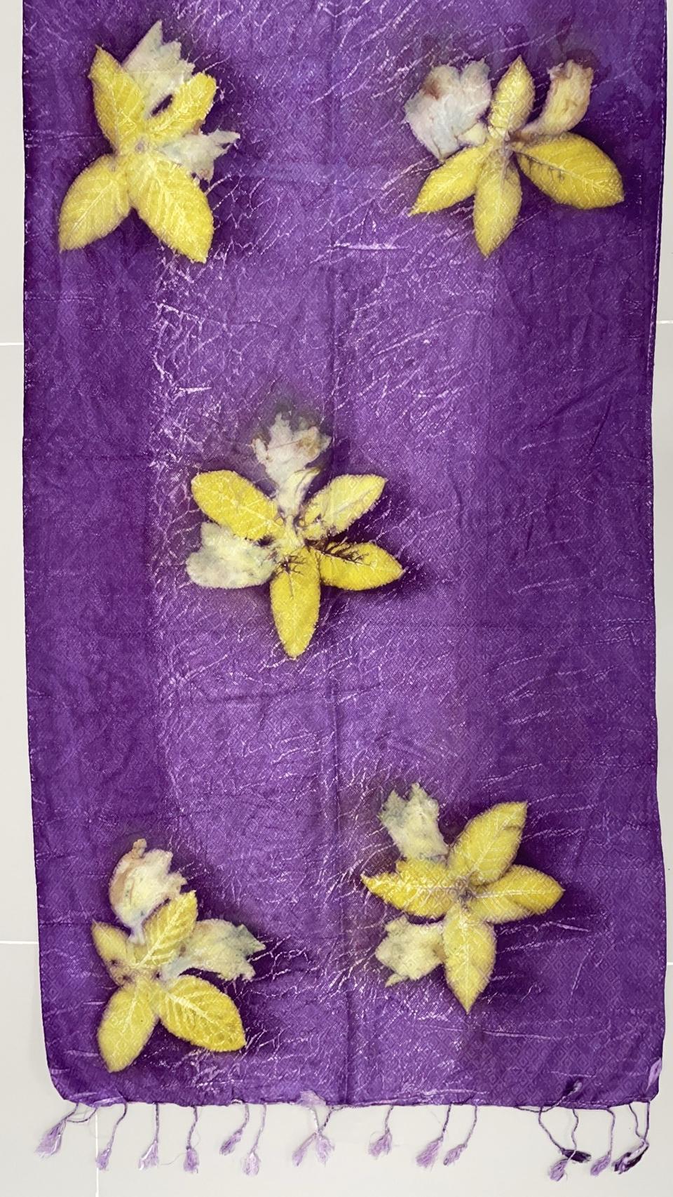 ผ้าคลุมไหล่ผ้าไหม Eco print เนื้อยกดอก มีชายครุย ขนาด 60x180ซม. สีม่วง รหัส ECO-82-11146811