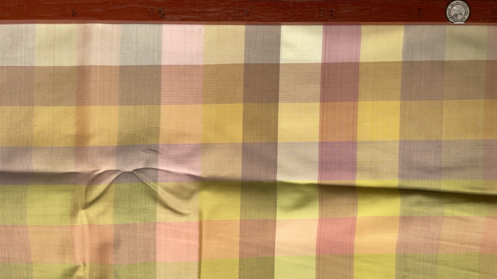 ผ้าไหม ลายร้อยสี ไหมแท้ multicolor สีโทนอุ่น ขายตามความยาวเมตร รหัส MC-76-P4126