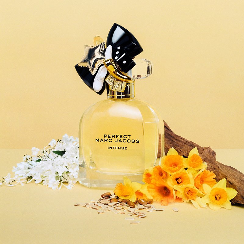 น้ำหอมจิ๋วมินิ Marc Jacobs Perfect Intense eau de parfum 5ml แบบแต้มมีกล่อง ( Mini Perfume น้ำหอมขนาดพกพา) น้ำหอมจิ๋วมินิ ขวดน่ารัก ตั้งโชว์ก็สวย พกพาก็สะดวก หัวแต้มตามจุดชีพจร