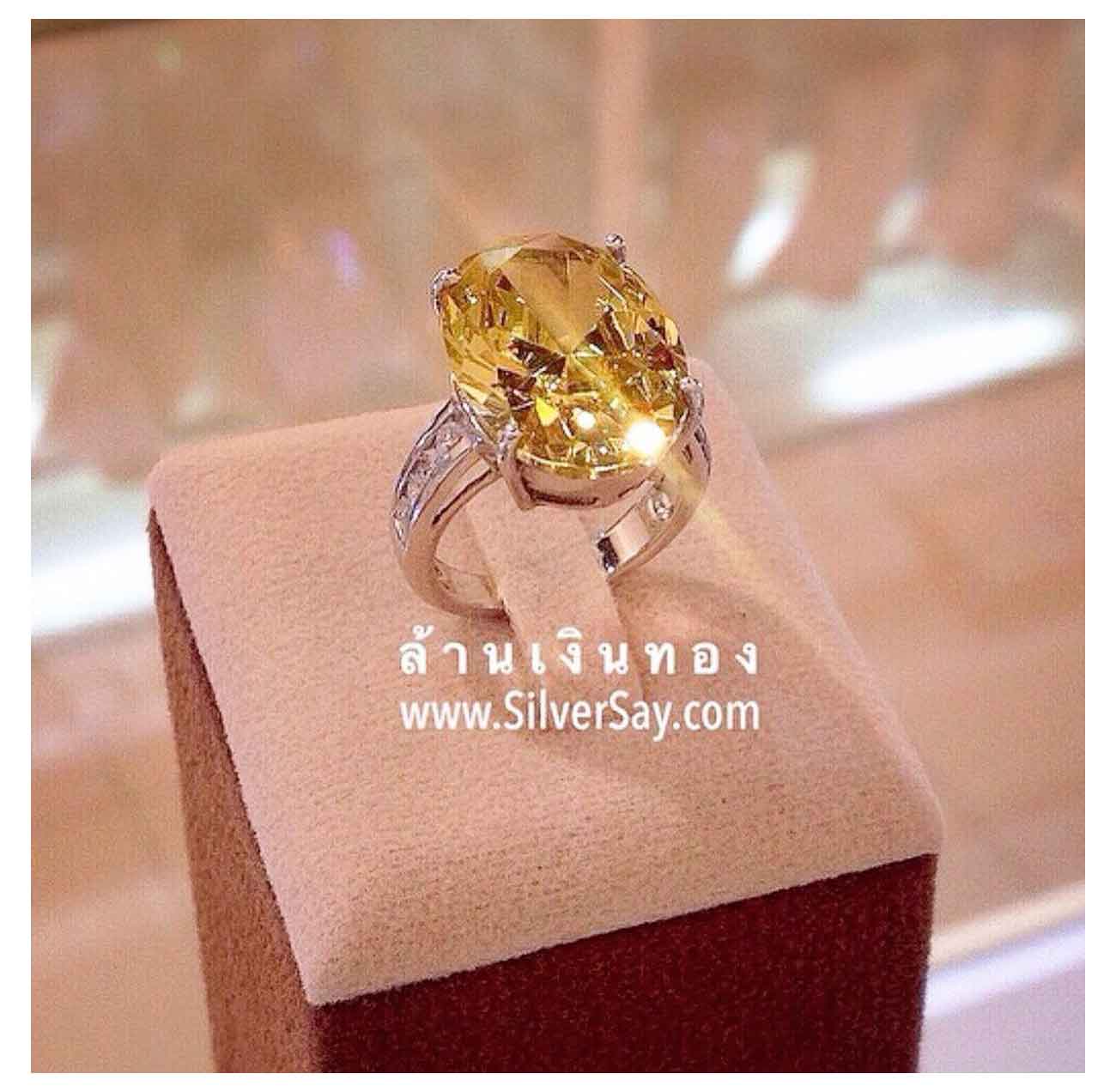 แหวนเพชรสวิสสีเหลืองบุษราคัมรูปวงรี 13x18 มม./บ่าสองชั้นฝังรางล็อคแถว