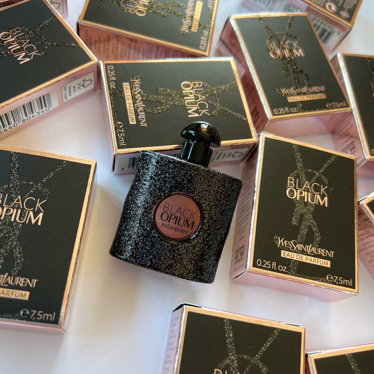 น้ำหอมจิ๋วมินิ YSL Black Opium EDP 7.5ml แบบแต้มมีกล่อง ( Mini Perfume น้ำหอมขนาดพกพา) น้ำหอมจิ๋วมินิ ขวดน่ารัก ตั้งโชว์ก็สวย พกพาก็สะดวก หัวแต้มตามจุดชีพจร