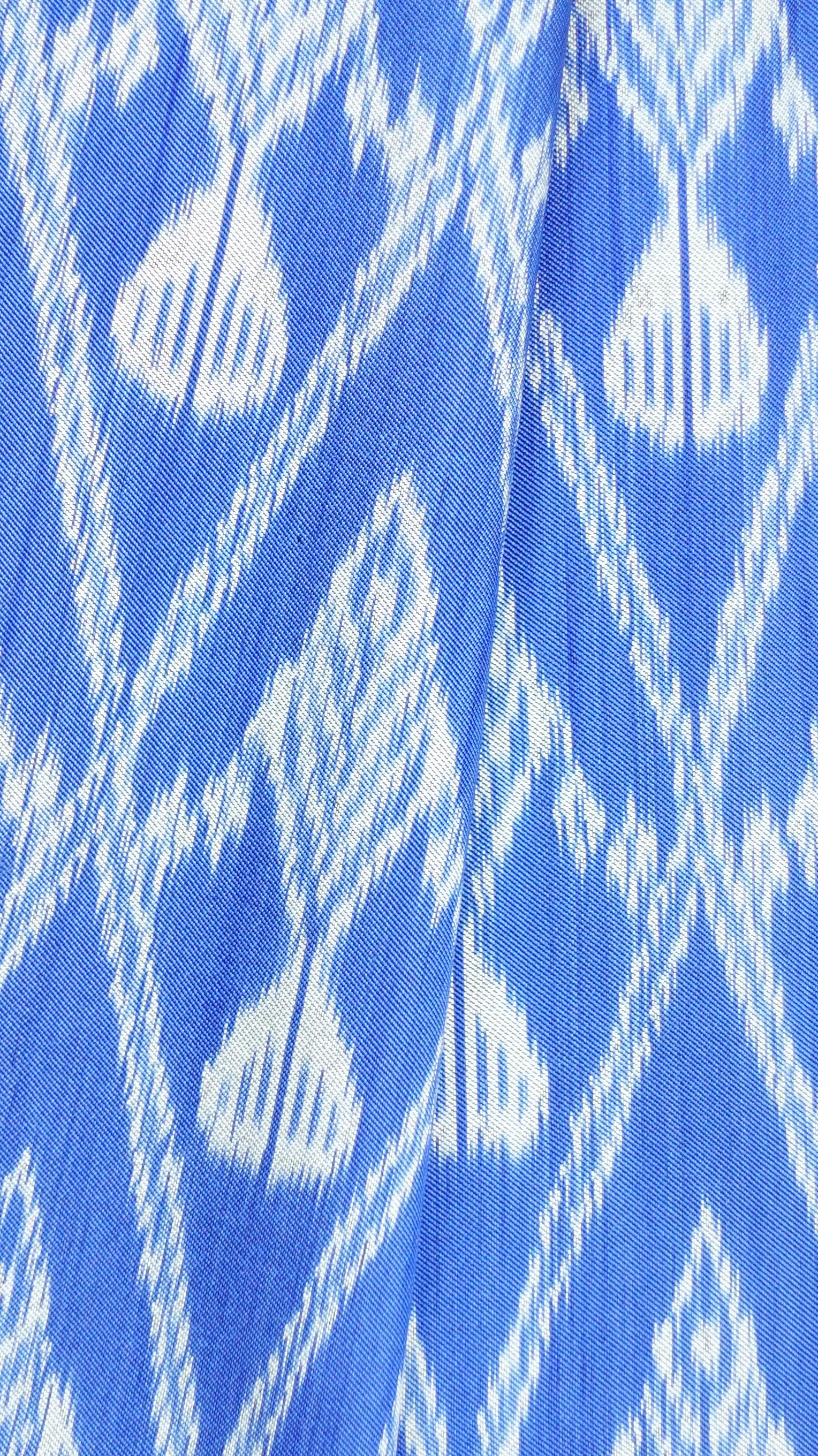 (ผ้าชุด)ไหมมัดหมี่ 3ตะกอ ไหมแท้ (ผ้าลาย 2เมตร+สีพื้น2เมตร) โทนสีฟ้า รหัส M3-ME-066-1222679