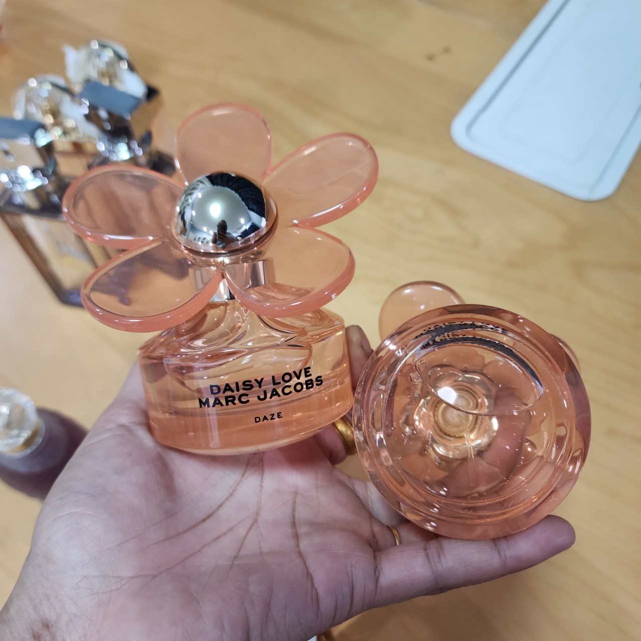 น้ำหอมแท้ Marc Jacobs Daisy Love Daze Eau de Toilette 50ml ไม่มีกล่องและสติ๊กเกอร์