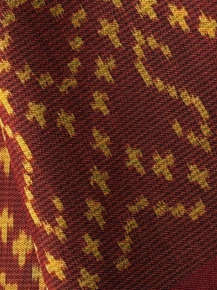 ซิ่น ผ้าไหมมัดหมี่ 3ตะกอ ทอควบเส้น ขนาด 1x2 เมตร ลายขอประยุกต์ พื้นสีแดง รหัส PCS-NY-11226825