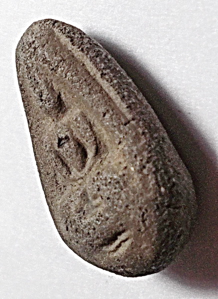 พระเม็ดบัว เนื้อดินผสมผง ลพ.หร่ำ วัดกร่าง ปทุมธานี