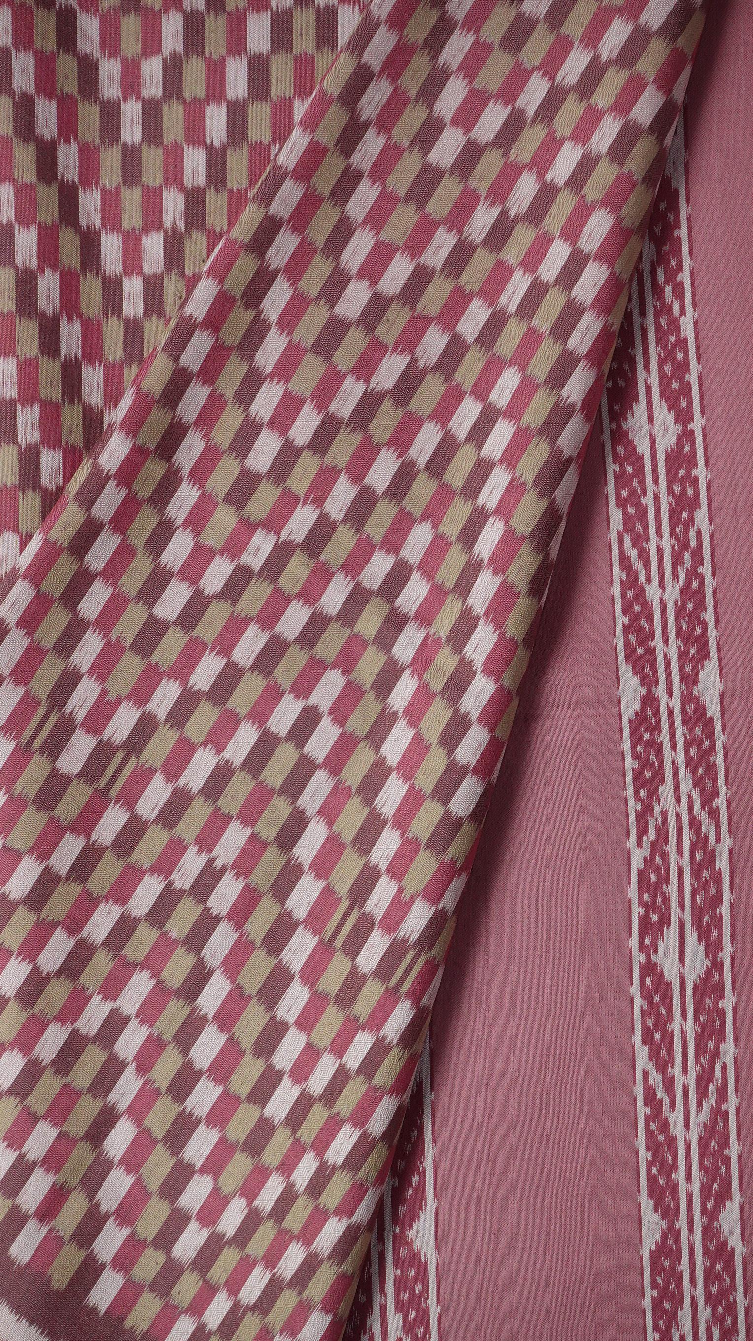 ซิ่น ผ้าไหมมัดหมี่ 3ตะกอ ทอเหยียบเหาะ มีหน้านาง ชายครุย ตรานกยูง สีธรรมชาติ ขนาด 1x2เมตร ลายบันไดสวรรค์ พื้นสีชมพู รหัส M3P-NY-012768145