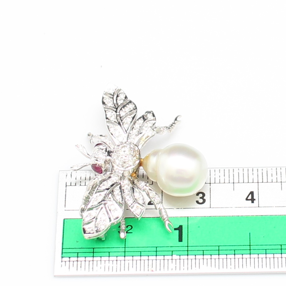 CL25055 เข็มกลัดผึ้งมุก เพชรแท้ 0.70 กะรัต ทองแท้ 18k นน.รวม 10 กรัม