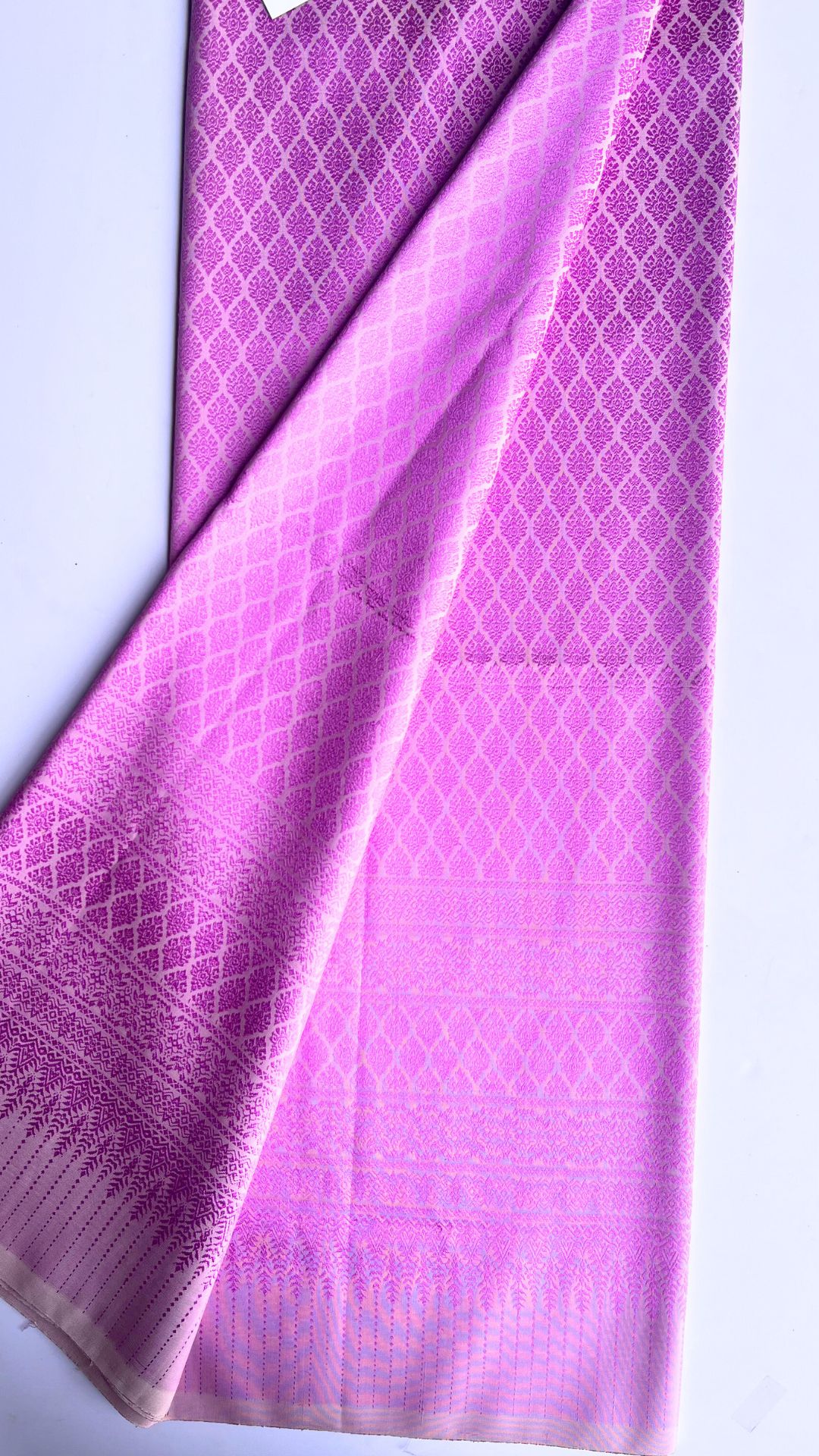 (ผ้าชุด)ไหมยกสุรินทร์ ขนาด 1x4เมตร (ลาย 2เมตร+สีพื้น 2เมตร) สีชมพูกลีบบัว รหัส N10-NY-062468