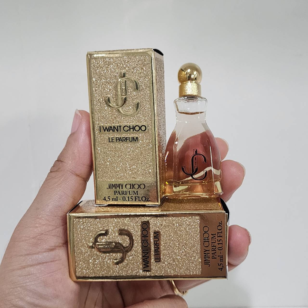 น้ำหอมจิ๋วมินิ Jimmy Choo I Want Choo Le Parfum 4.5ml ( Mini Perfume น้ำหอมขนาดพกพา) น้ำหอมจิ๋วมินิ ขวดน่ารัก ตั้งโชว์ก็สวย พกพาก็สะดวก หัวแต้มตามจุดชีพจร