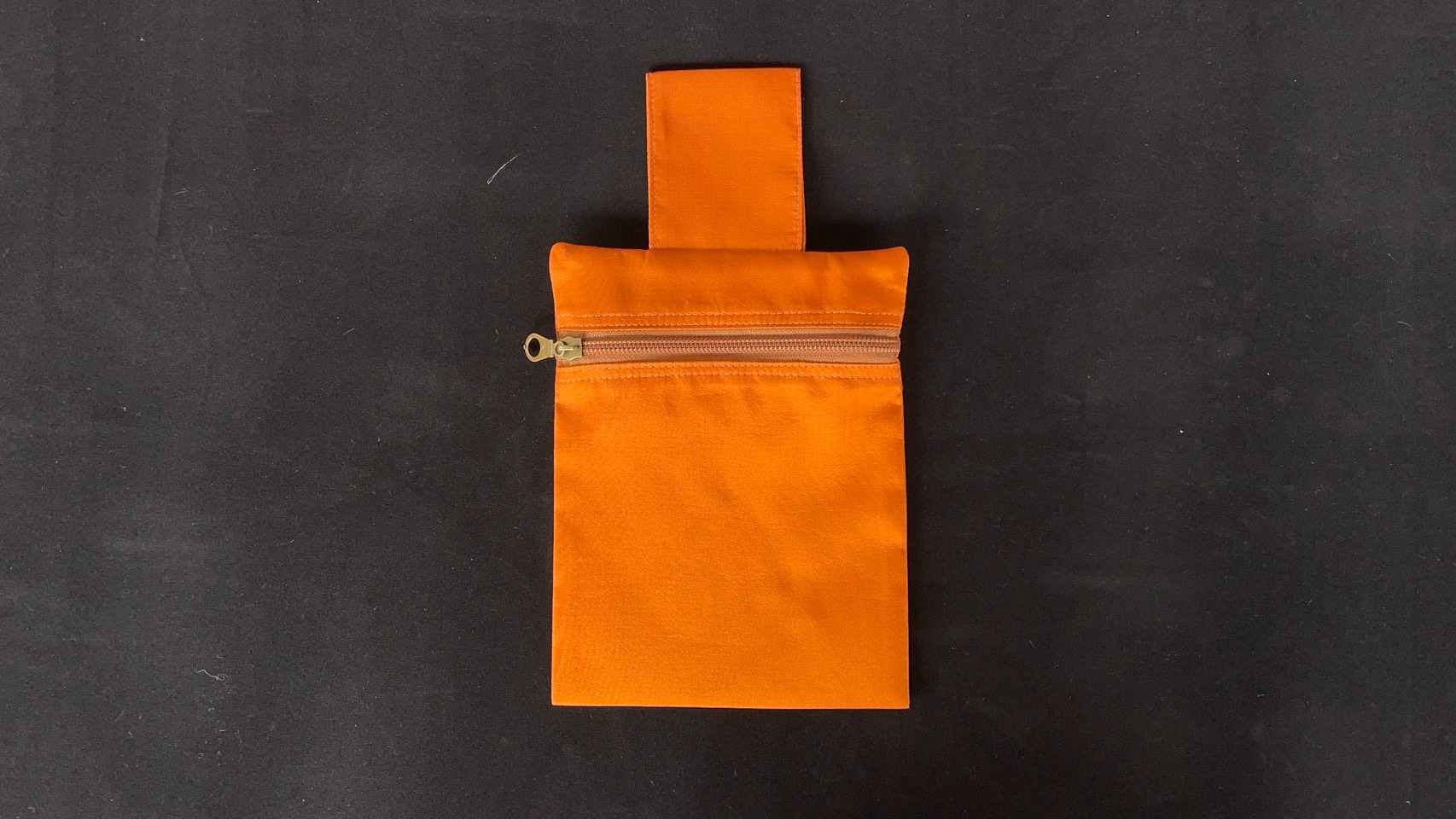 ชุดไตรไหมแท้ 9 ขันธ์ พร้อมอัฐบริขารและเครื่องใช้ครบชุด