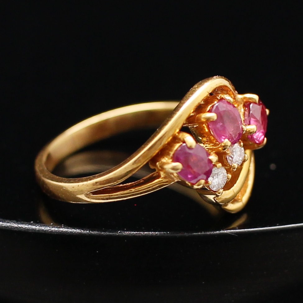 RG250114 แหวนทับทิมประดับเพชร เพชรแท้ 3 เม็ด 0.03 กะรัต ทองแท้ 90% นน. 3.5 กรัม ขนาดแหวน 49