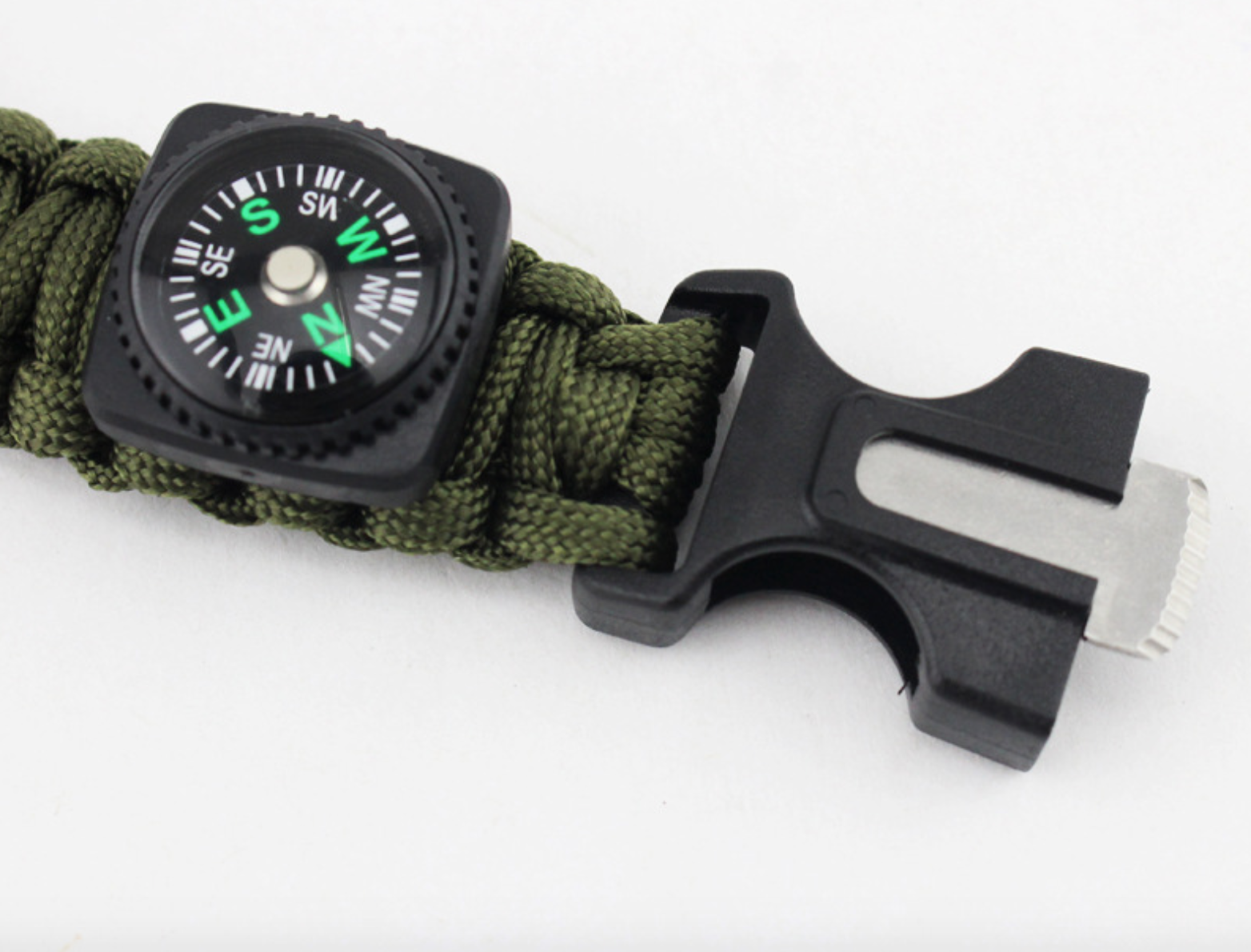 เข็มทิศ แต่งใส่สาย paracord , ใส่สายนาฬิกา