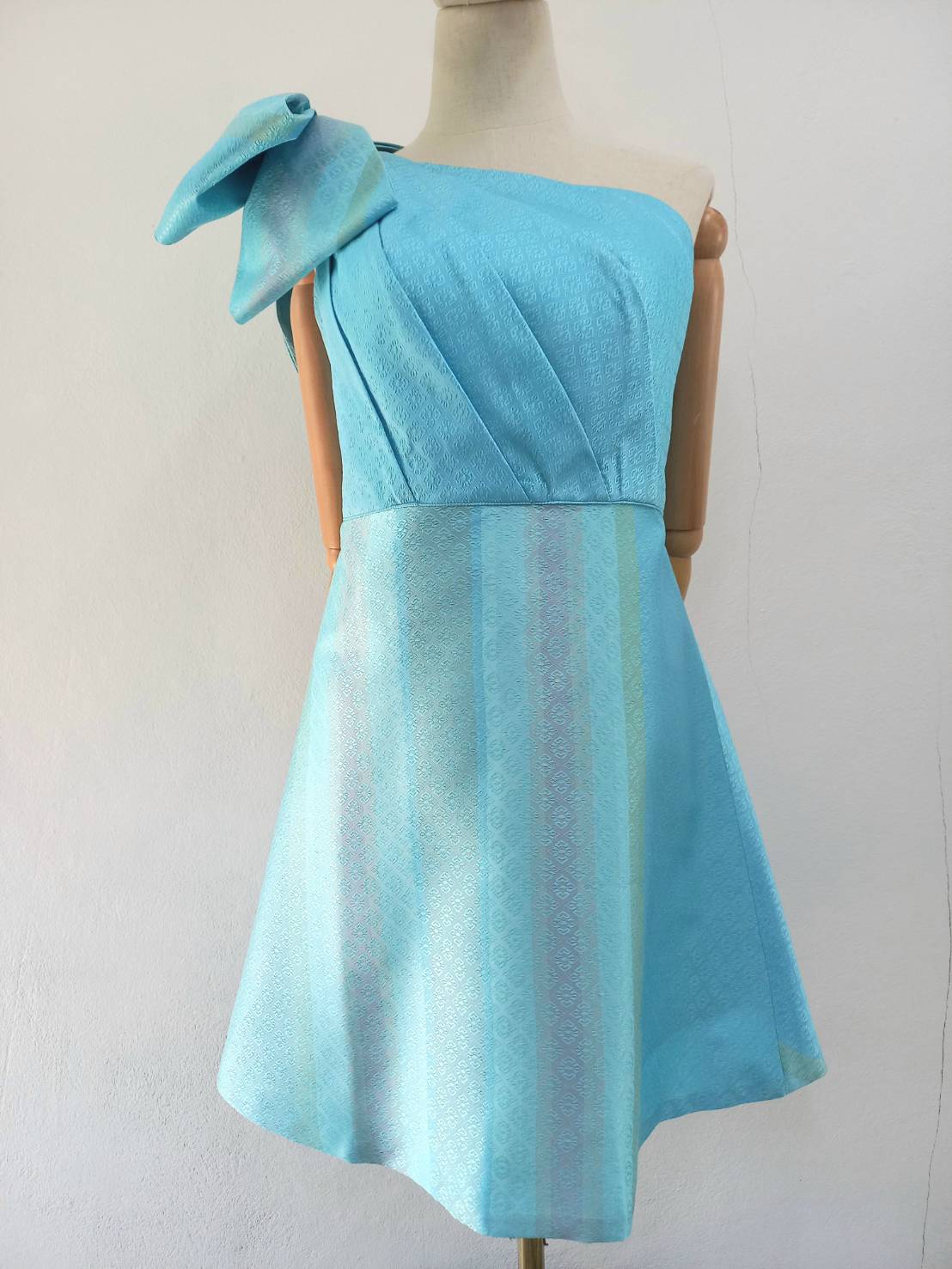 แบบตัดชุด เดรสผ้าไหม (ไม่รวมผ้า) chobmai x ARW รหัส CUT-ARW-11767