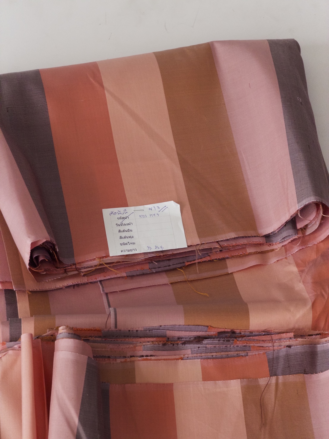 ผ้าไหมลายริ้ว ขายตามความยาวหลา โทนสีน้ำตาล สีคละสี รหัส MC-119-1035MY5
