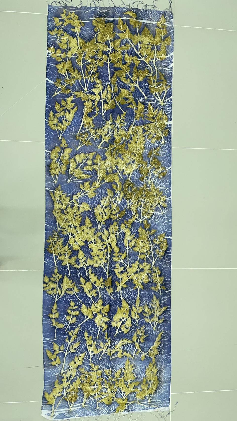 ผ้าคลุมไหล่ผ้าไหม Eco print เนื้อยกดอก มีชายครุย ขนาด 60x180ซม. สีน้ำเงินอมเทา รหัส ECO-82-11146815