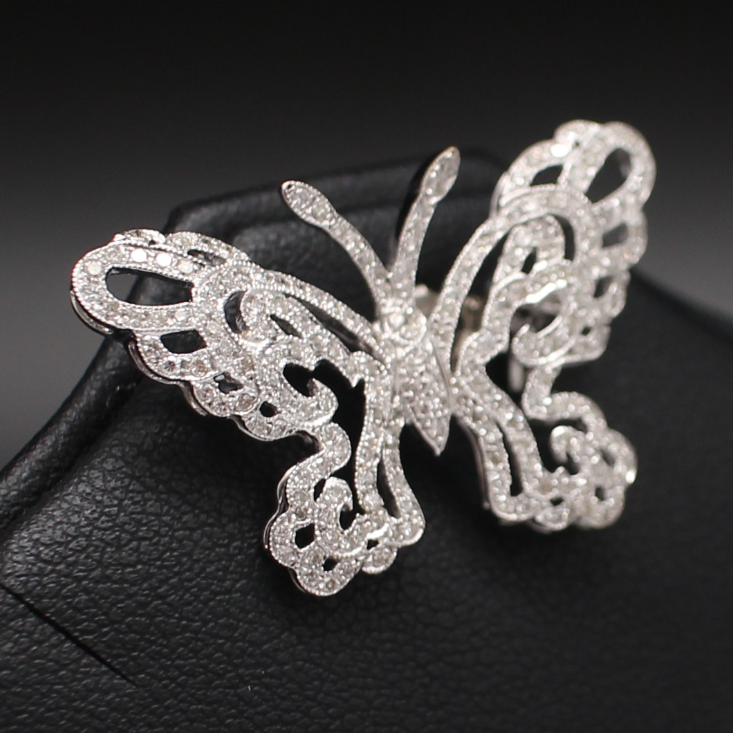 CL25006 เข็มกลัดผีเสื้อฝังเพชรฉลุลาย เพชรแท้ 0.90 กะรัต ทองแท้ 18k นน.รวม 4.1 กรัม งานสวย