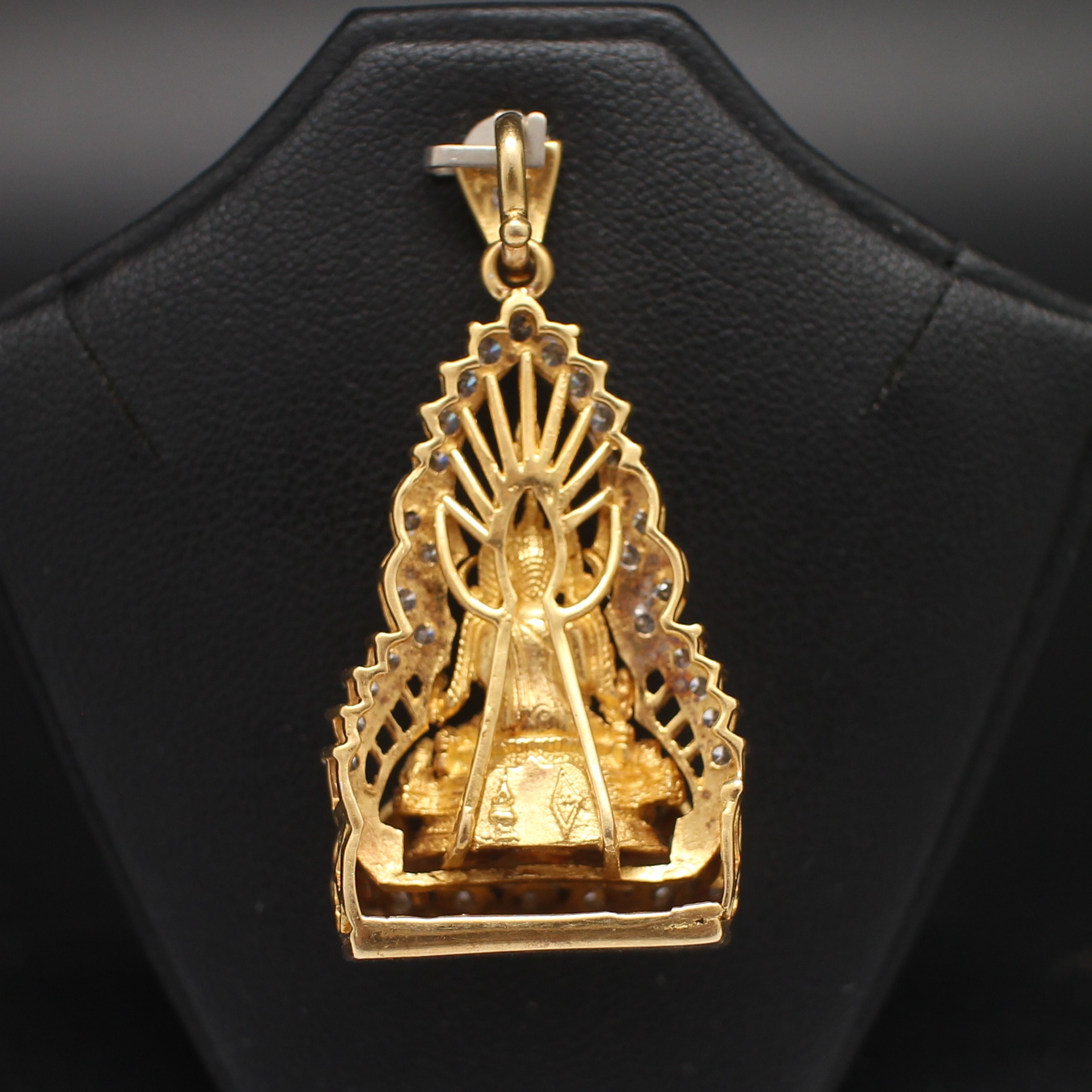 PD25022 จี้พระพุทธชินราชองค์ทองคำ เลี่ยมกรอบทองแท้ 90% ฝังเพชรแท้ 41 เม็ด 1.30 กะรัต นน.รวม 21.1 กรัม