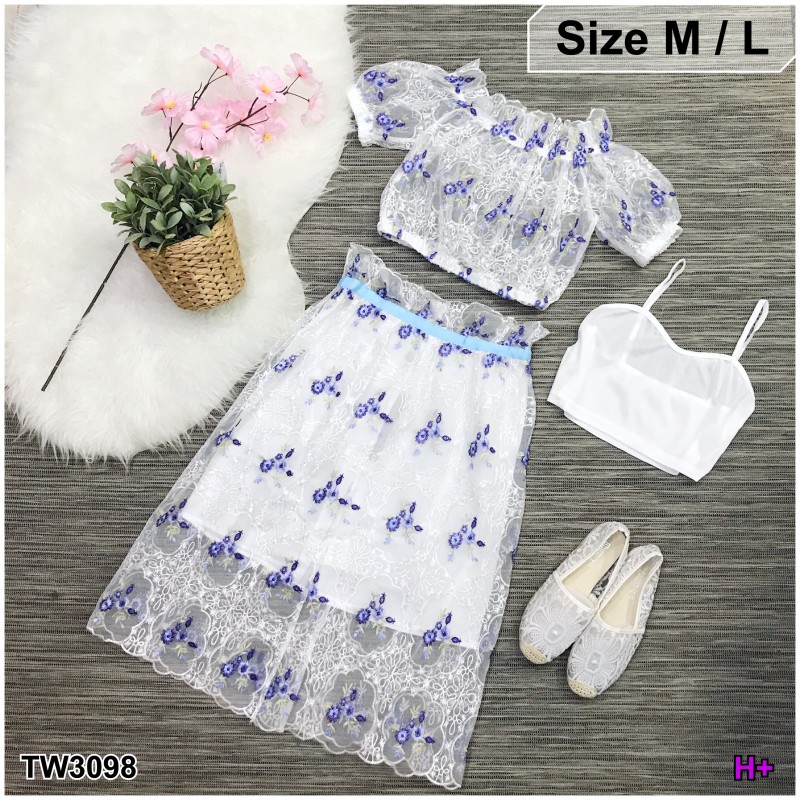 Set 2ชิ้น เสื้อปาดไหล่+กระโปรง ลูกไม้ฉลุลาย BorichTa TW3098