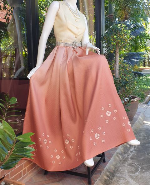 ผ้าไหมสีพื้นโมเดิร์น ยกดอกลูกแก้ว ย้อมเชิงลายดอกไม้ สไลด์สี สีชมพู เลือกขนาด รหัส BT-TT0119661436