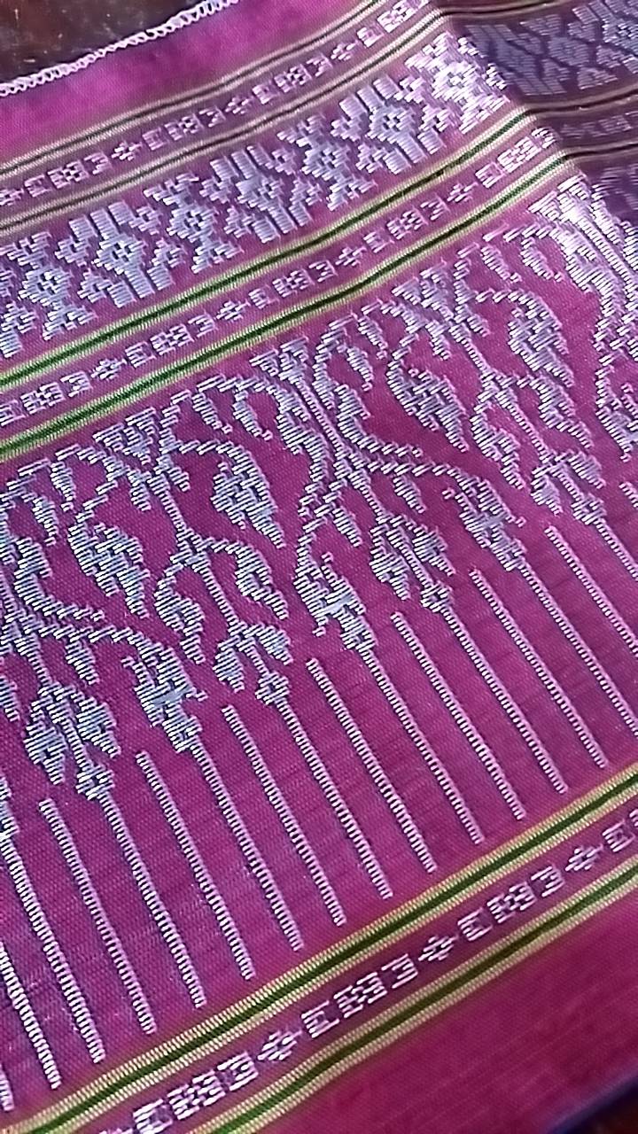 ตีนซิ่นไหม ยกดิ้นเงิน พื้นสีชมพู รหัส WN-NY-12176711