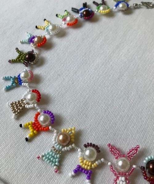 ลูกปัด Glass Beads 2-4มิลลิเมตร เม็ดทราย ลูกปัดแก้วมุก ใส ด้าน DIY สร้อยคอ สร้อยข้อมือ เครื่องประดับ ประมาณ กล่องละ +- 2000ชิ้น คละสี 10สี