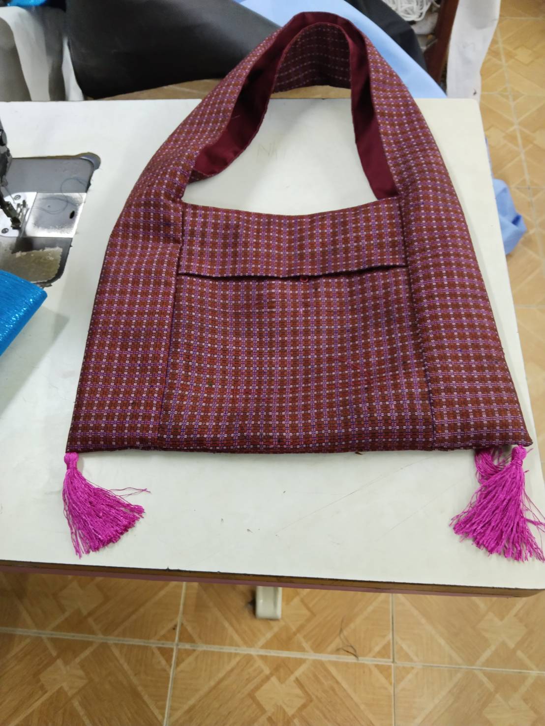 ย่าม ไหมมัดหมี่พระตะบอง ขนาด 20x30ซม พื้นแดงน้ำตาล รหัส GLC-23-041767