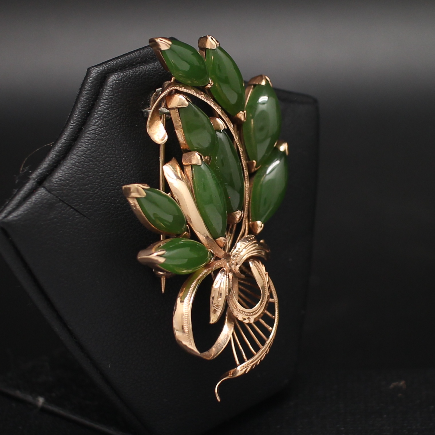 CL25005 เข็มกลัดหยกช่อใบไม้ ทองแท้ 14k นน.รวม 15.3 กรัม