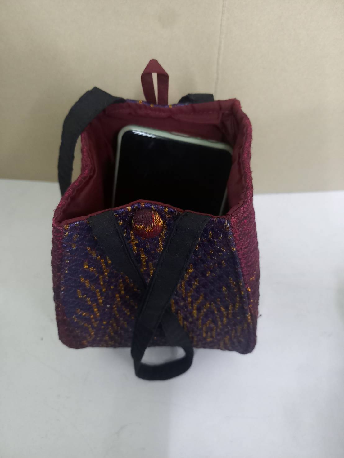 กระเป๋าคล้องแขน มัดหมี่ไหมแท้ทรงมะเฟื้อง สีม่วง-แดง รหัส GLA-ST-0904671