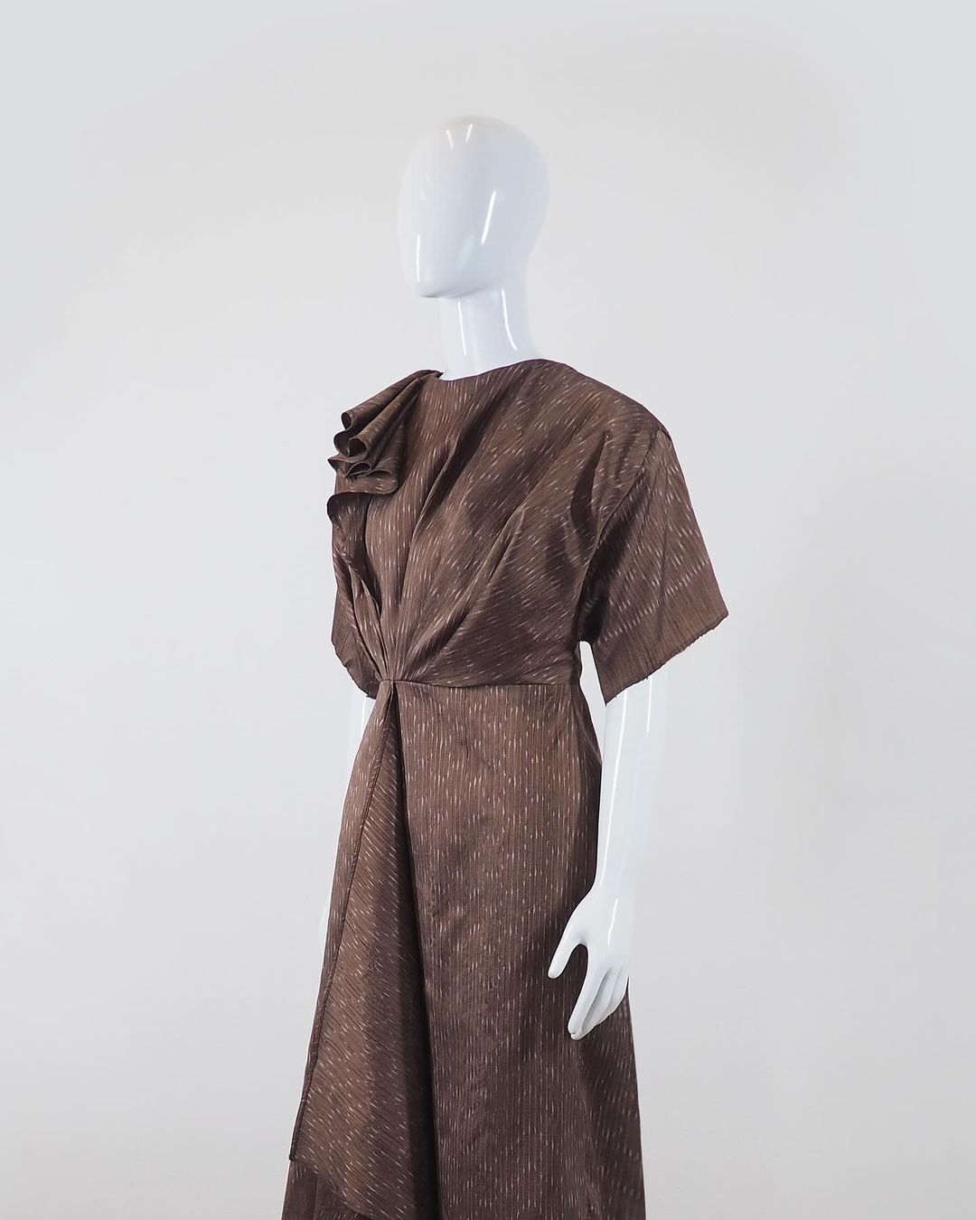 แบบตัดชุด เดรสผ้าไหม (ไม่รวมผ้า) chobmai x JHN รหัส CUT-51-03236728