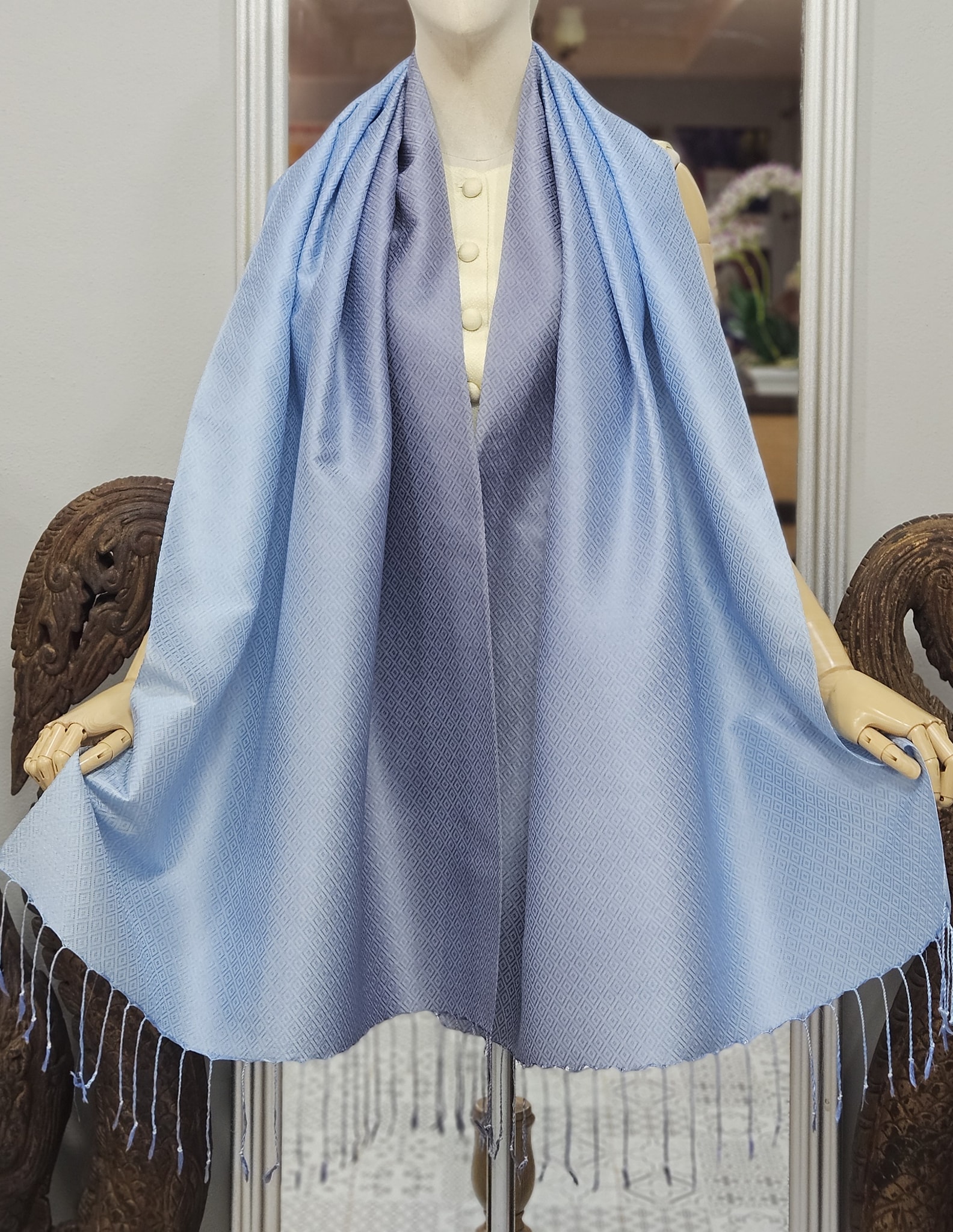 ผ้าคลุมไหล่ไหม ยกดอกลูกแก้ว ไล่เฉดสี ขนาด 60x200ซม. สีฟ้า-สีเทา รหัส ZYE-TT-1007683