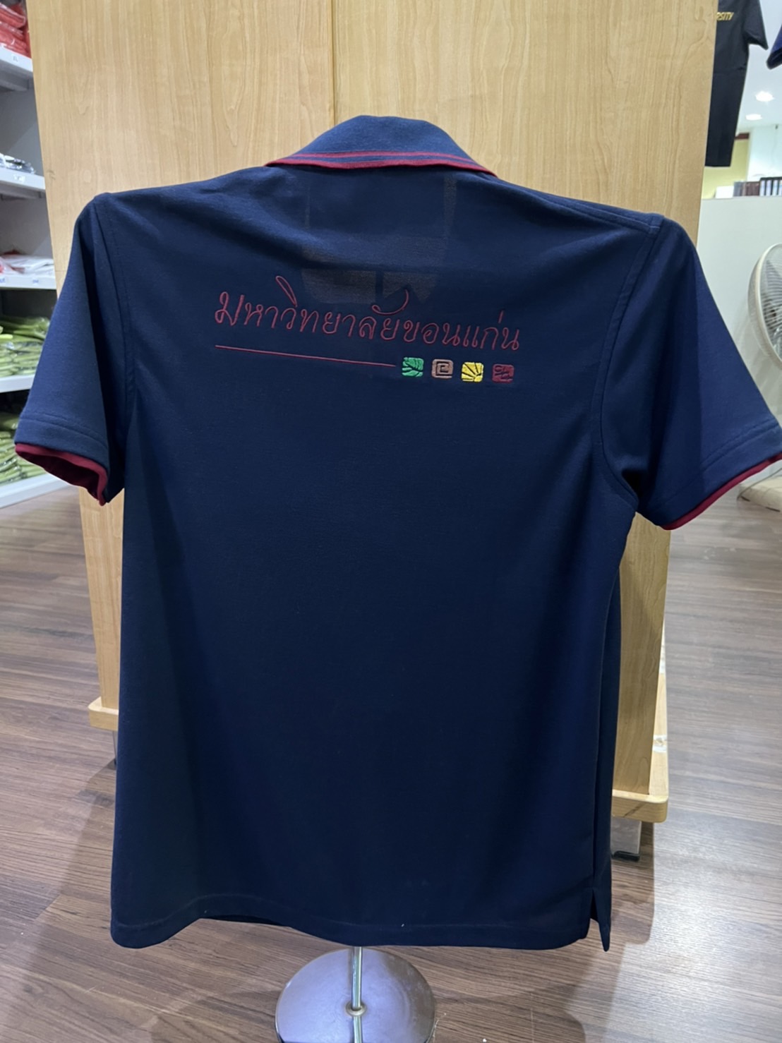 เสื้อโปโลสีกรมท่าขลิบเลือดหมู