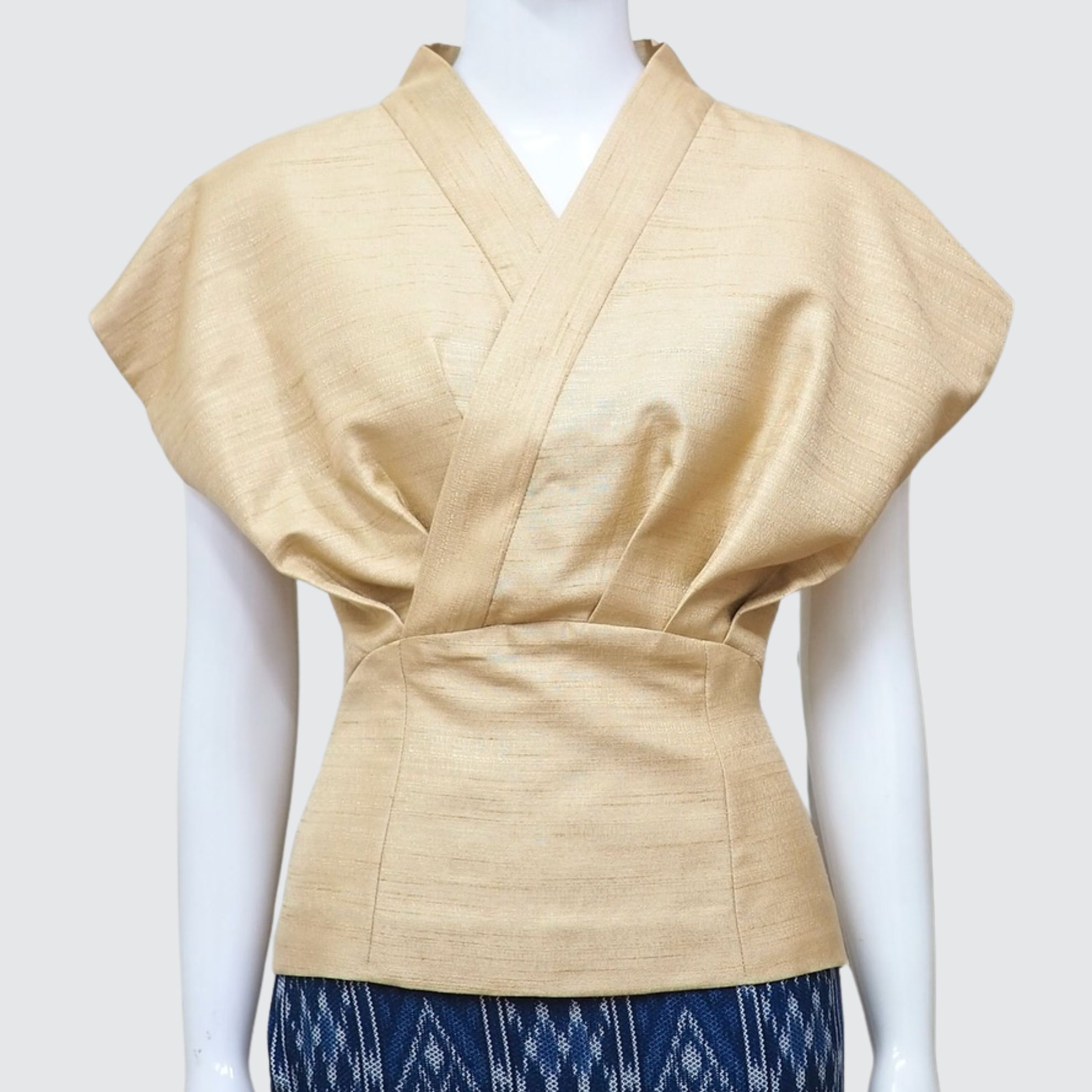 เสื้อแขนสั้น ตัดเย็บจากไหมสีพื้นเนื้อหยาบ ไหมแท้ 100% | ตัดเย็บตามรูปร่าง | เลือกผ้า ส่งไซส์ได้