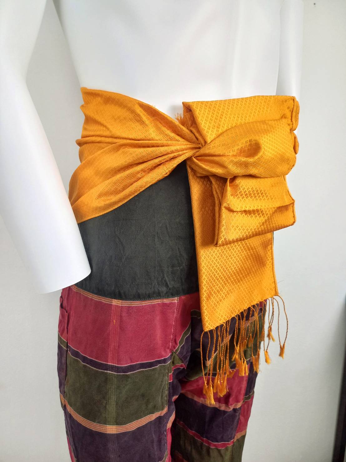 ผ้ารัดอก สำหรับพระสงฆ์ ไหมแท้ ทอยอกดอก ขนาด 30x250ซม. (รวมครุย) เลือกเฉดสี รหัส ZYB-NY-070168
