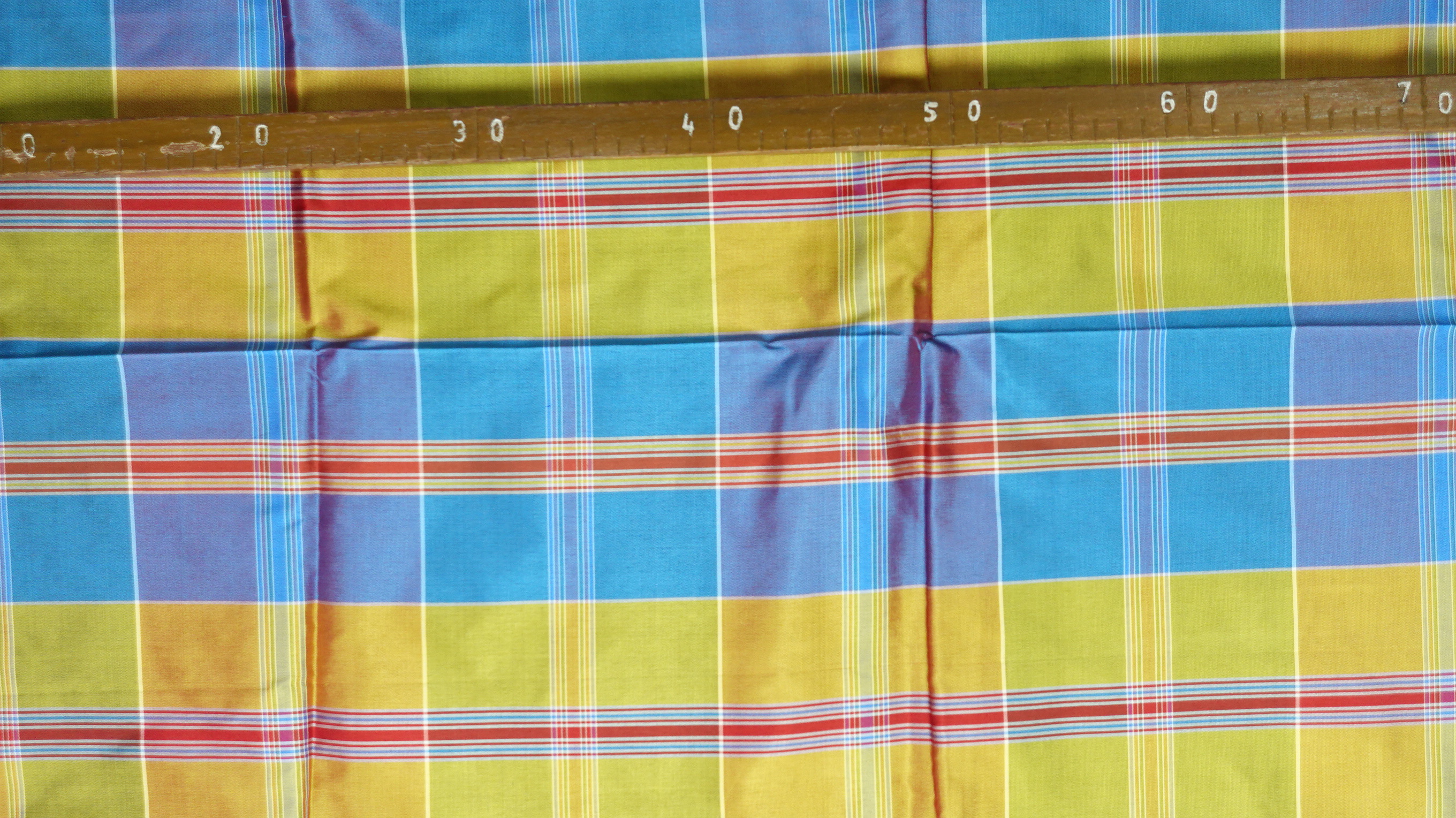 ผ้าไหมโสร่ง ไหมแท้ สีเหลืองสลับสีฟ้า (ราคาต่อเมตร) รหัส R1B-NY-012468103