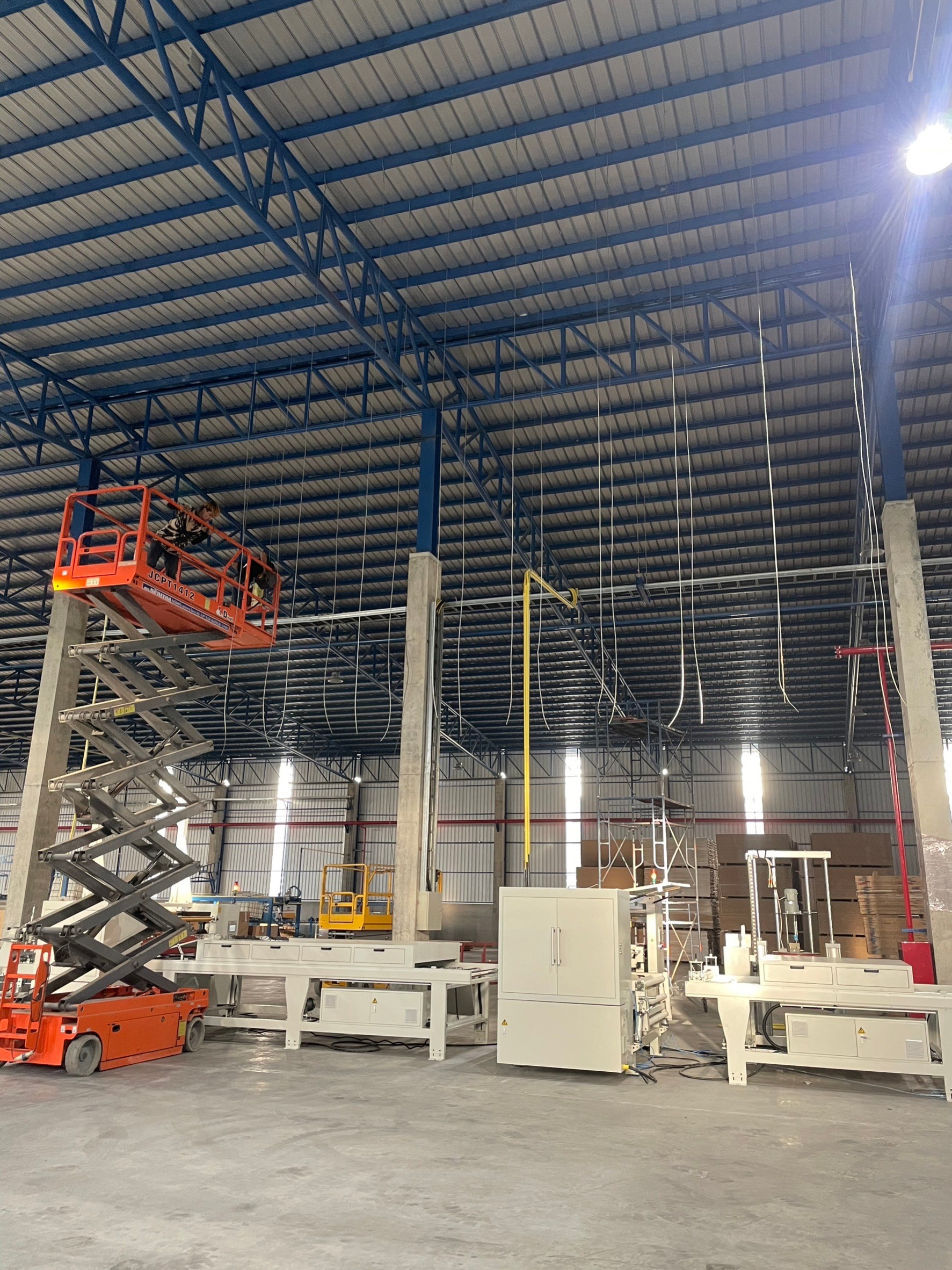 งานกั้นห้องให้เครื่องจักร กั้นห้องในโรงงาน กั้นห้องในโกดัง ระยอง